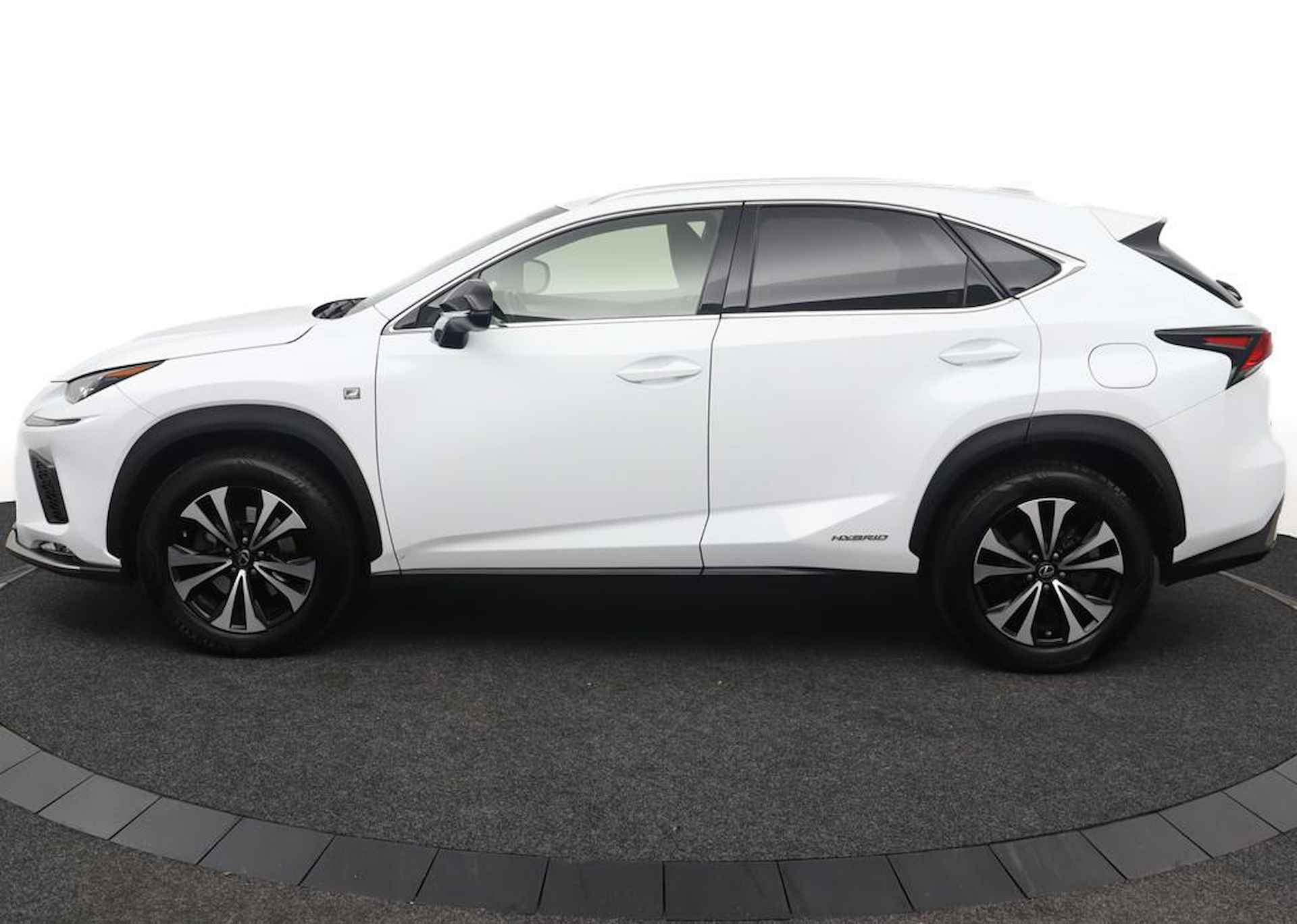 Lexus NX 300h AWD F Sport Line | Apple Carplay | Adaptief demping systeem | Stoelverwarming - 3/47