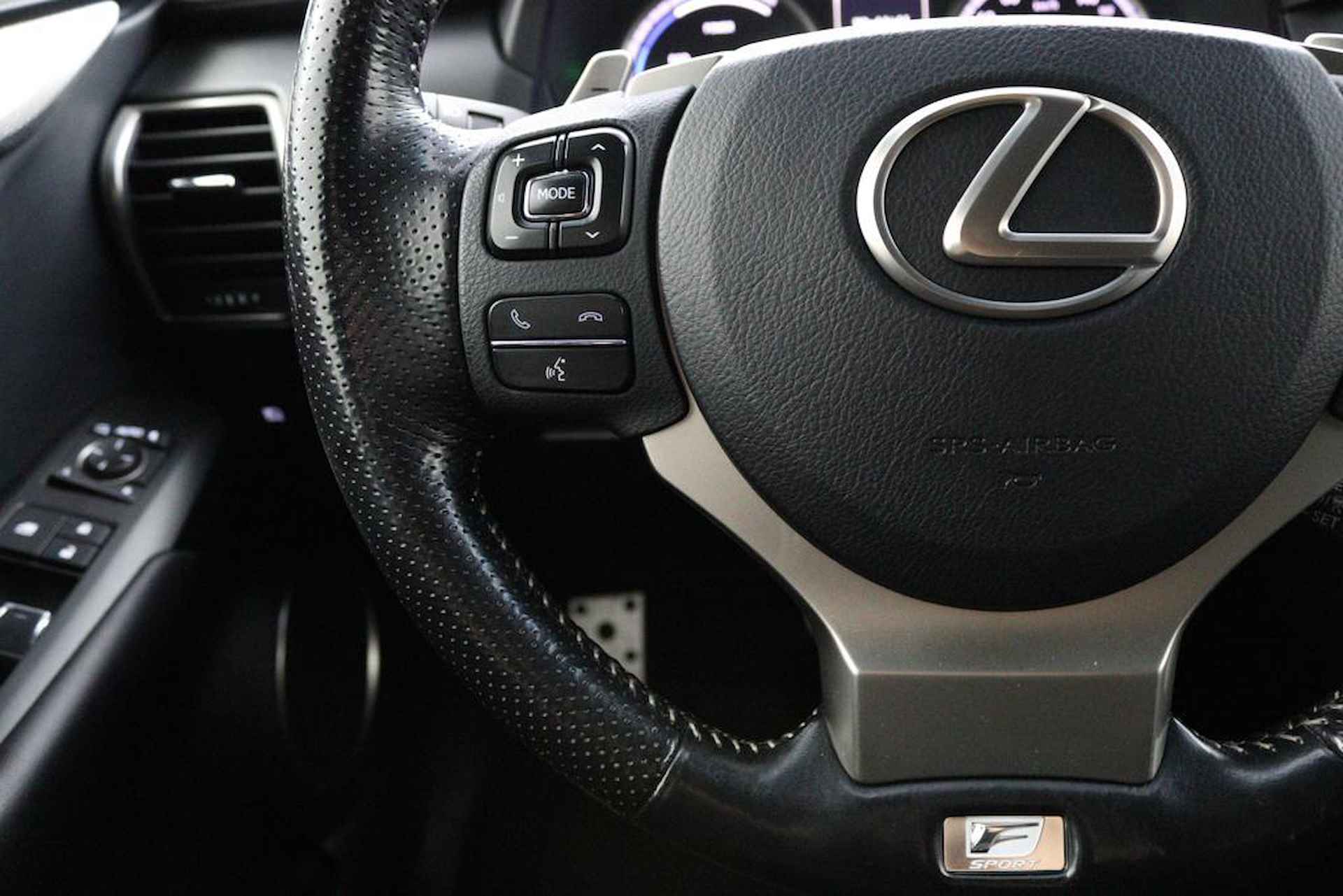 Lexus NX 300h AWD F Sport Line | Apple Carplay | Adaptief demping systeem | Stoelverwarming - 18/47