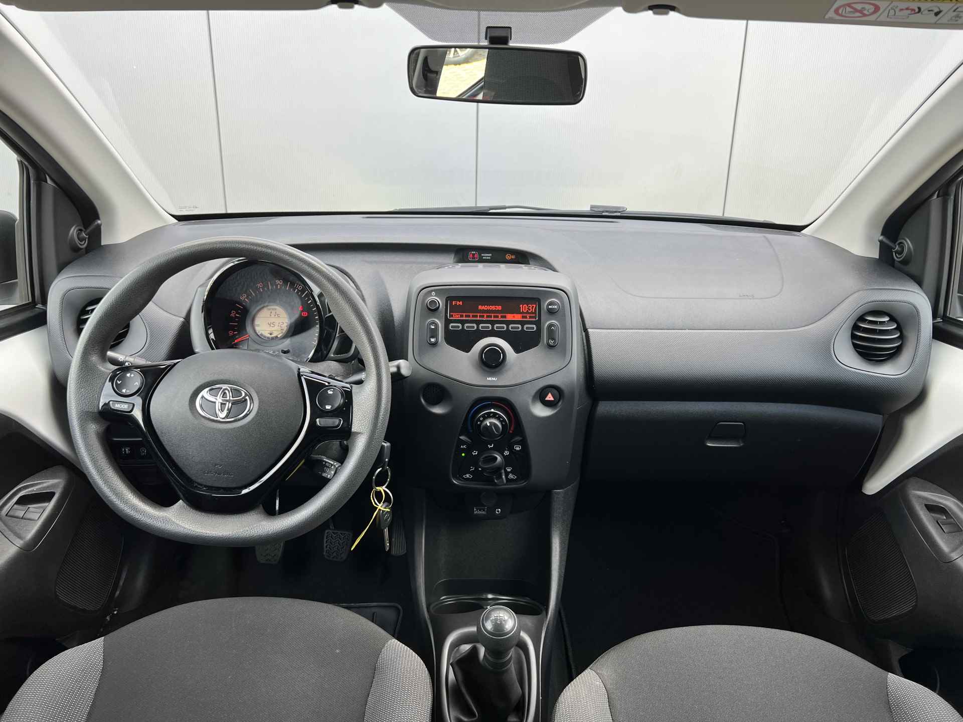 Toyota Aygo 1.0 VVT-i x-fun dealer onderhouden | NL Auto | Airco - 4/27
