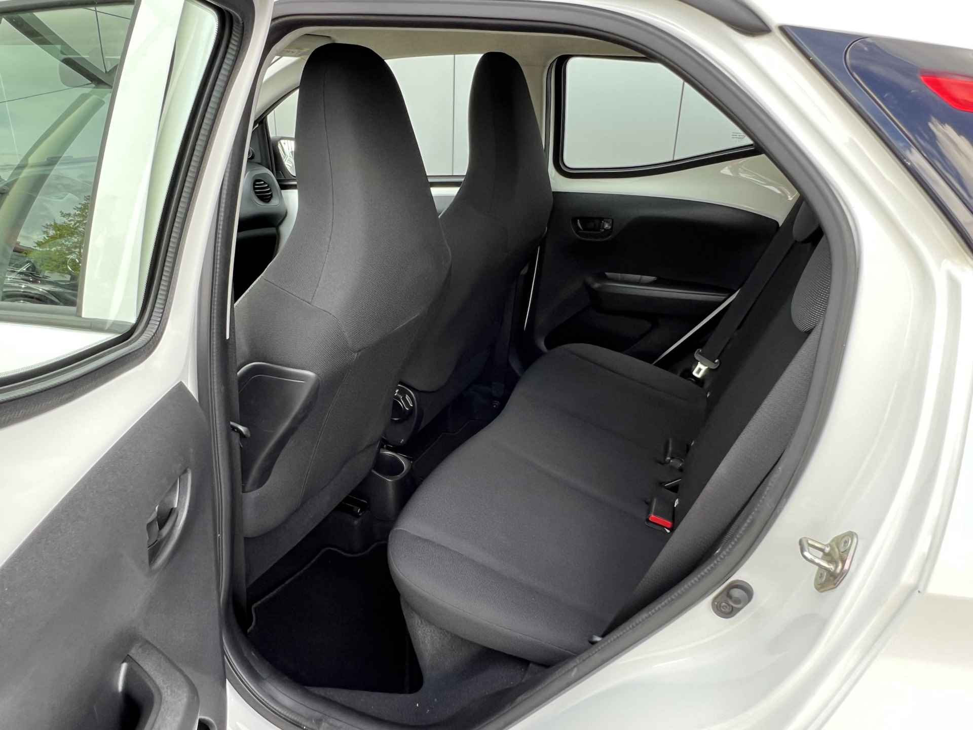 Toyota Aygo 1.0 VVT-i x-fun dealer onderhouden | NL Auto | Airco - 6/27
