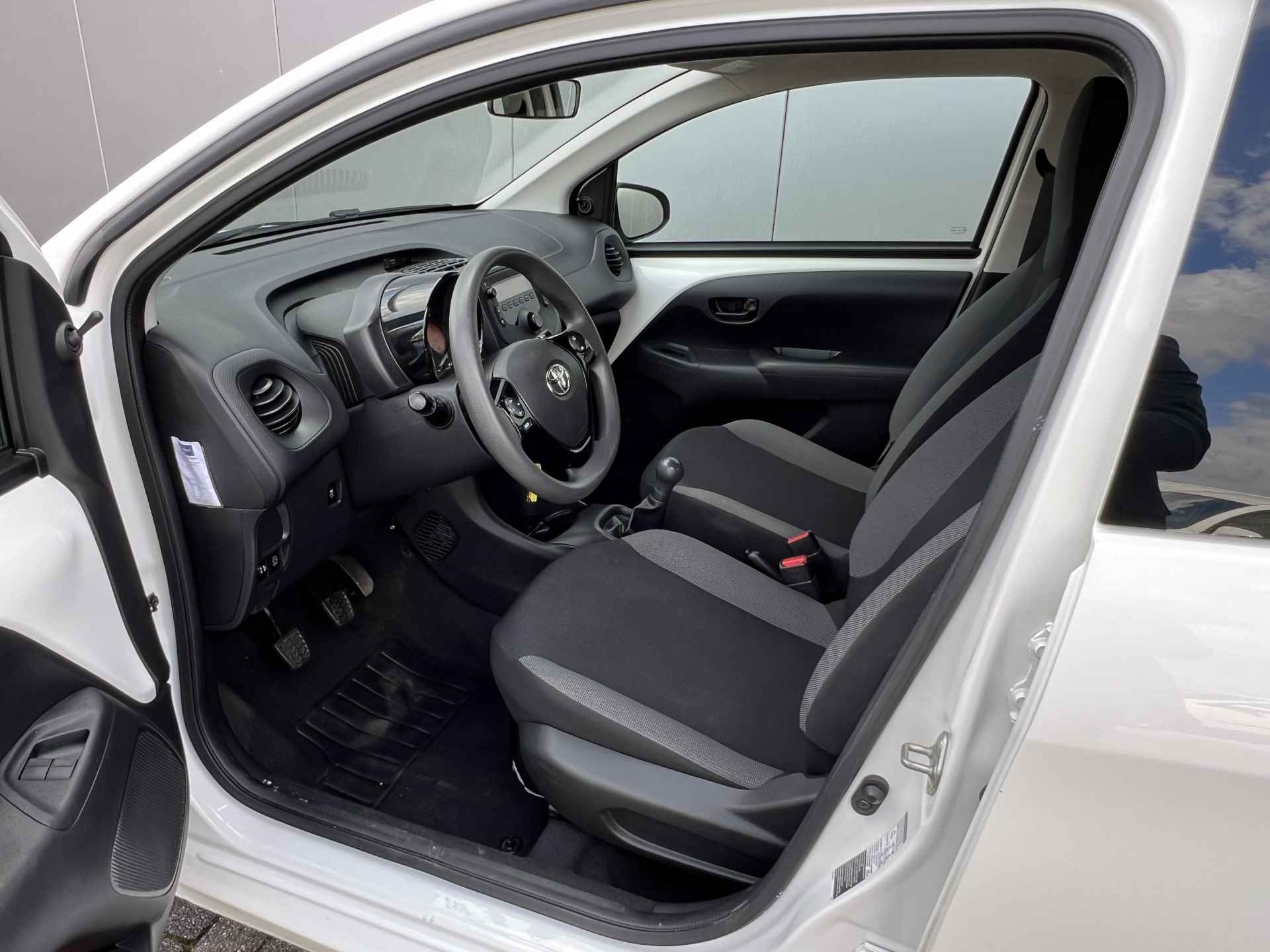Toyota Aygo 1.0 VVT-i x-fun dealer onderhouden | NL Auto | Airco - 8/27