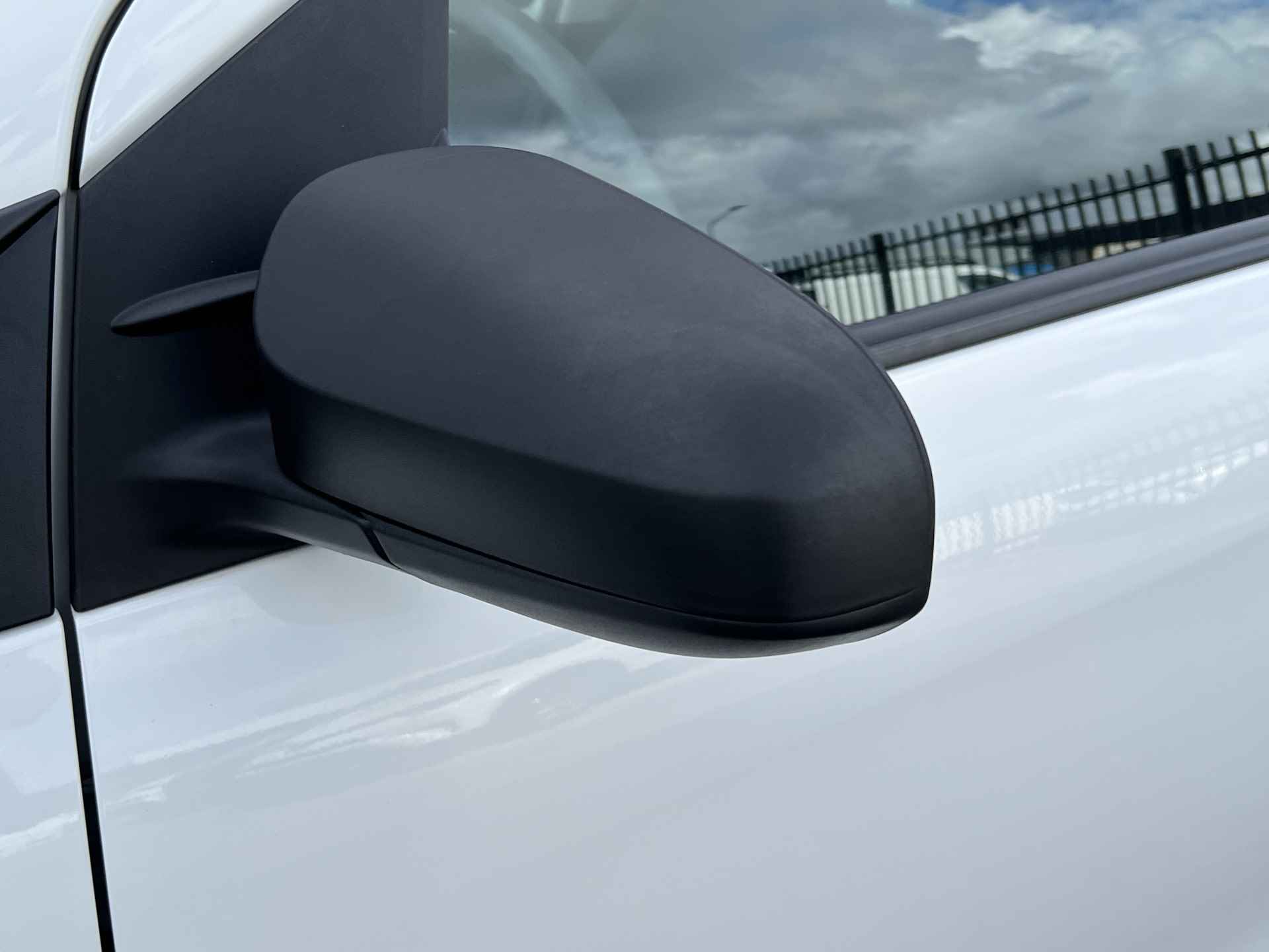 Toyota Aygo 1.0 VVT-i x-fun dealer onderhouden | NL Auto | Airco - 23/27