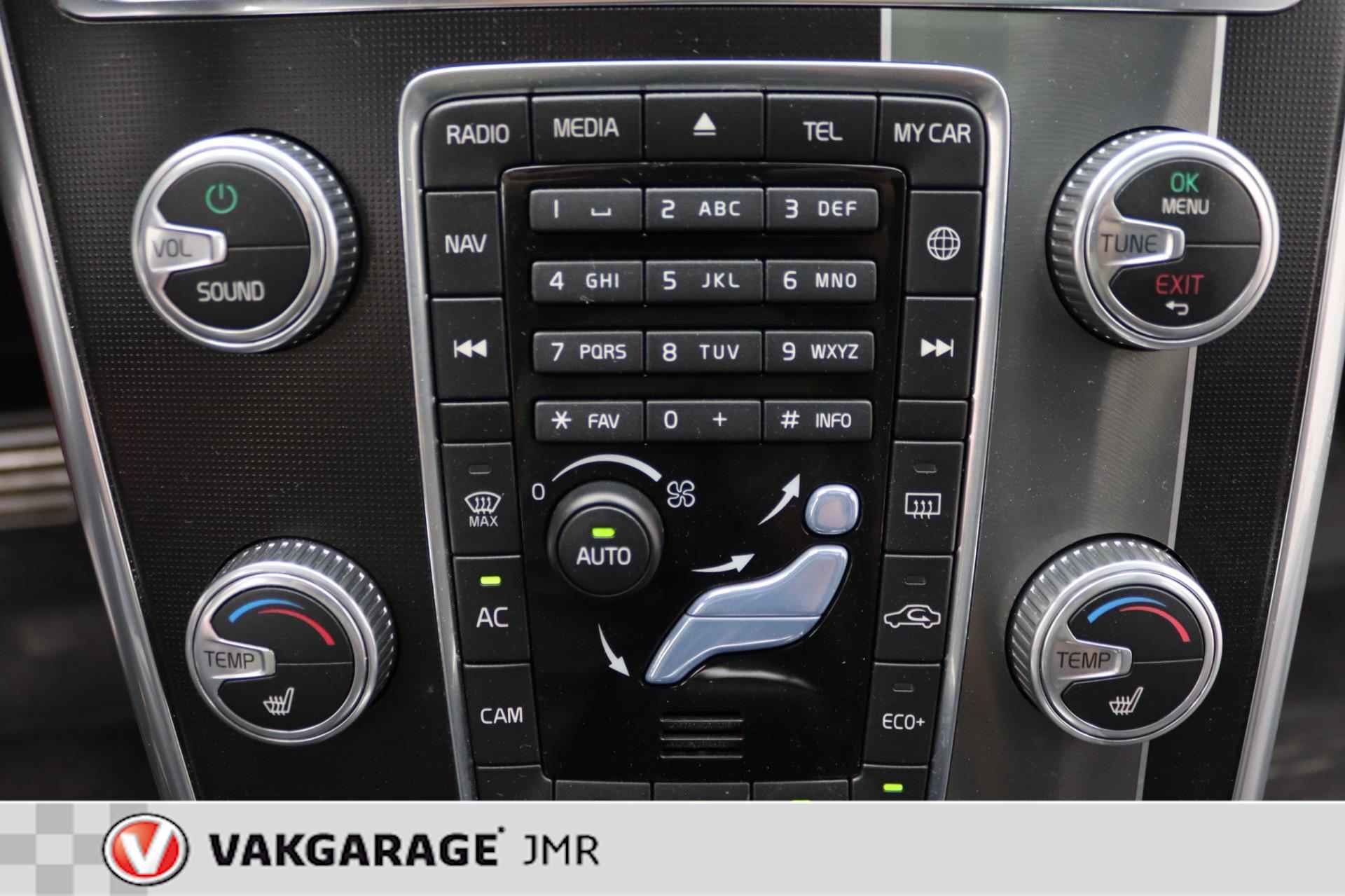 Volvo XC60 2.0 T5 R-Design - 8 traps automaat - Panoramadak - Adaptive Cruise - Stoel + stuurverwarming - PDC voor+achter+camera - 15/34