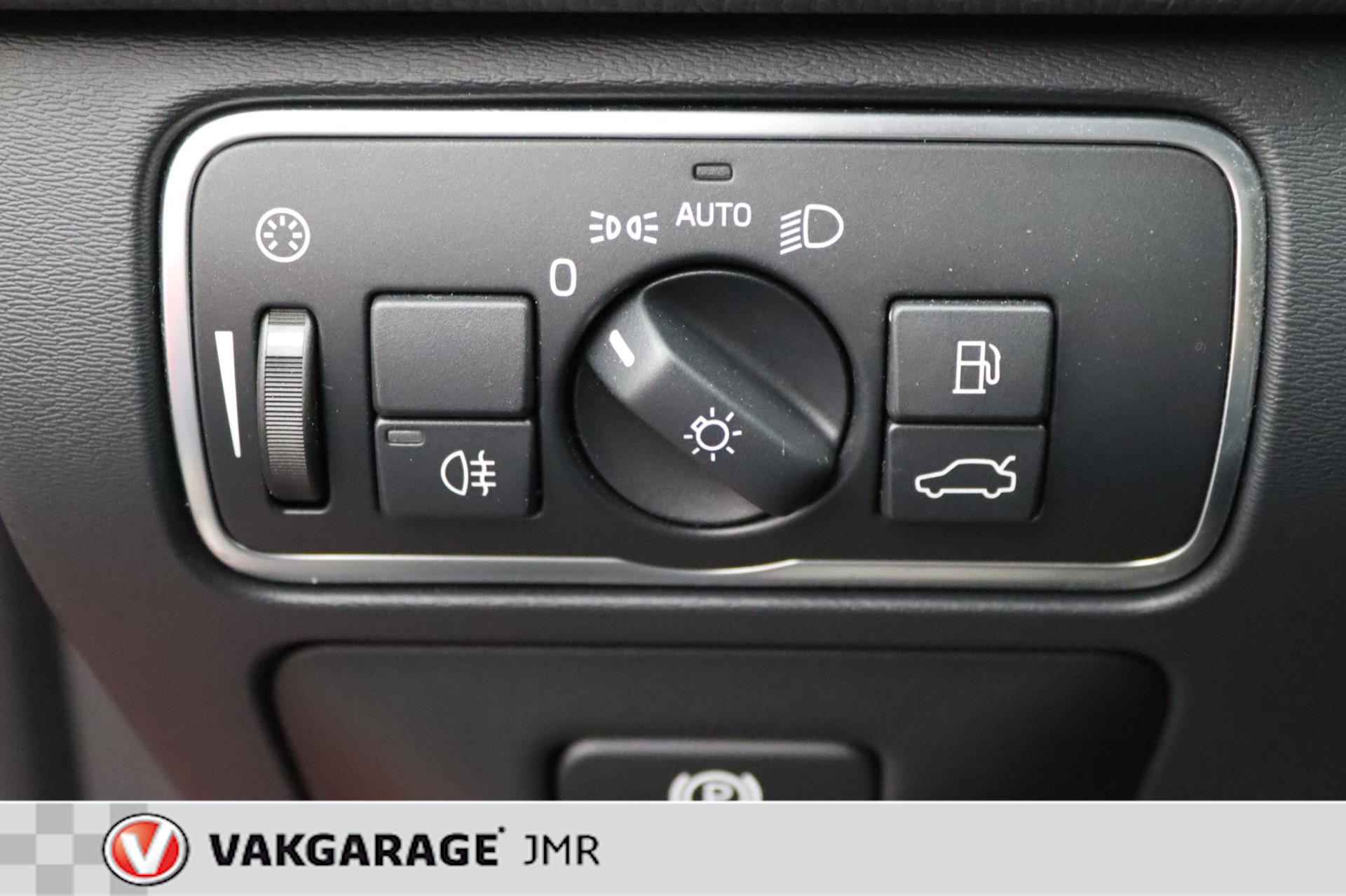 Volvo XC60 2.0 T5 R-Design - 8 traps automaat - Panoramadak - Adaptive Cruise - Stoel + stuurverwarming - PDC voor+achter+camera - 21/34