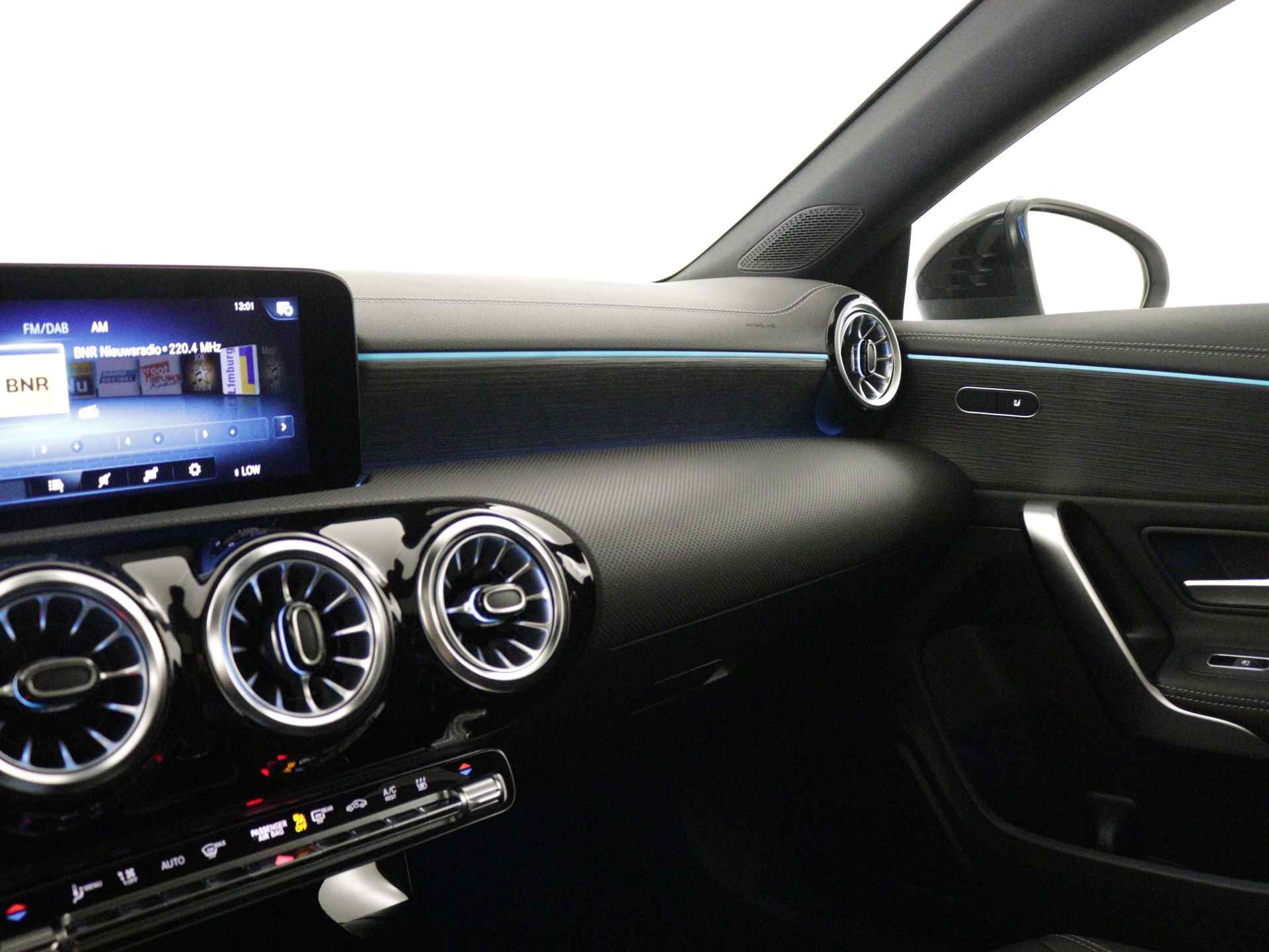 Mercedes-Benz CLA-Klasse Shooting Brake 250 e Luxury Line | Panorama / schuifdak | Smartphone-integratie | Premium pakket | Nightpakket | Parkeerpakket met achteruitrijcamera | Stoelverwarming vooraan | - 7/40
