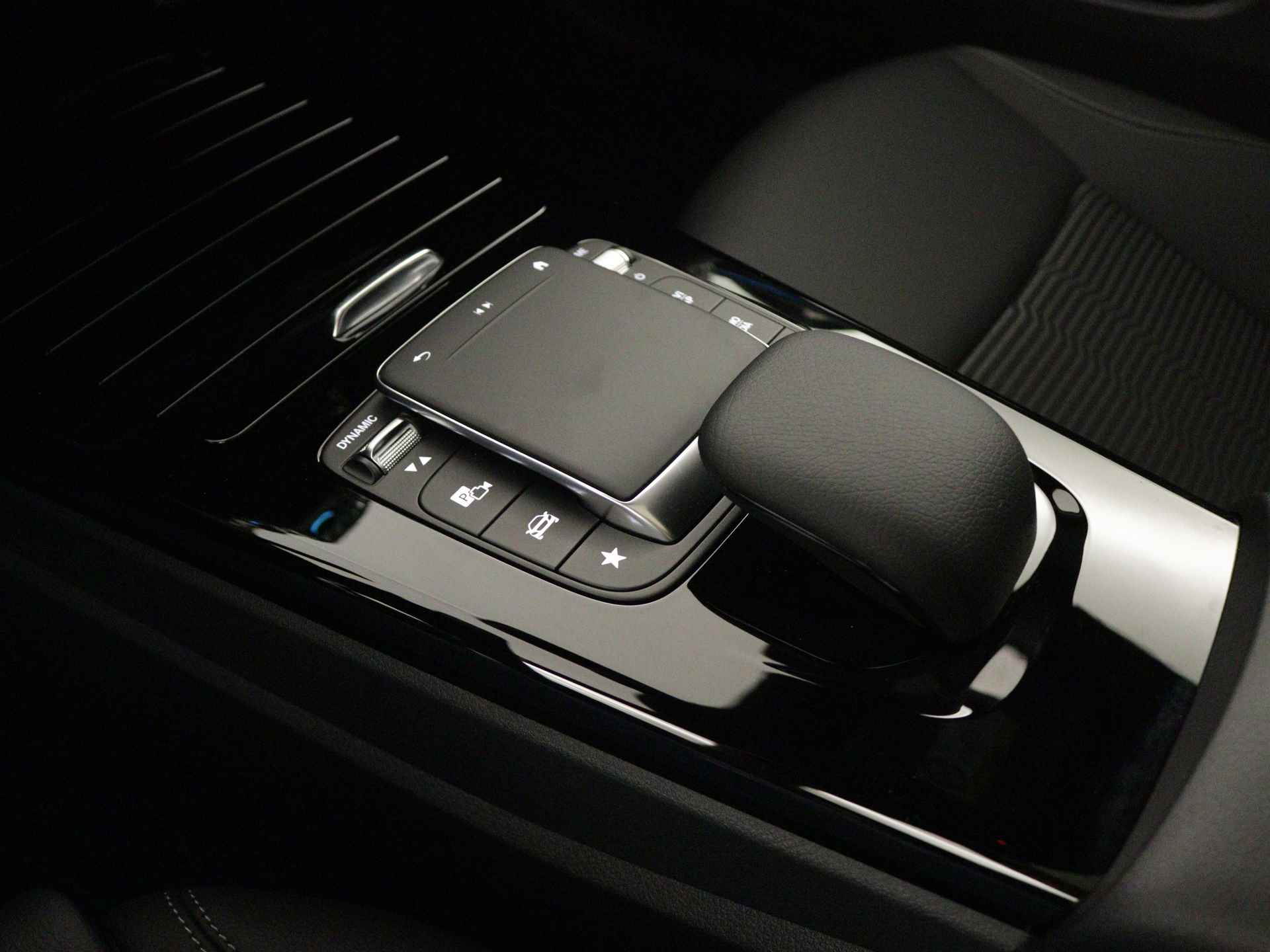 Mercedes-Benz CLA-Klasse Shooting Brake 250 e Luxury Line | Panorama / schuifdak | Smartphone-integratie | Premium pakket | Nightpakket | Parkeerpakket met achteruitrijcamera | Stoelverwarming vooraan | - 11/40