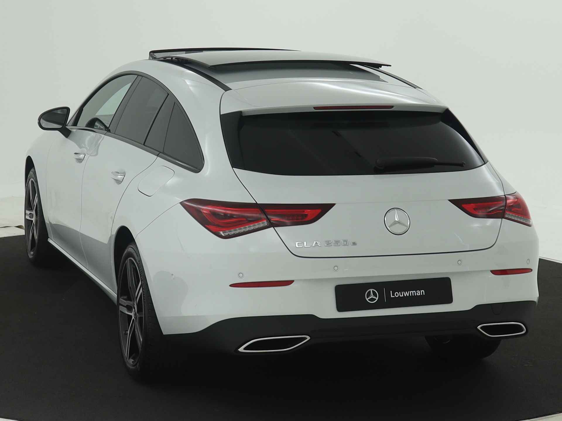 Mercedes-Benz CLA-Klasse Shooting Brake 250 e Luxury Line | Panorama / schuifdak | Smartphone-integratie | Premium pakket | Nightpakket | Parkeerpakket met achteruitrijcamera | Stoelverwarming vooraan | - 14/40
