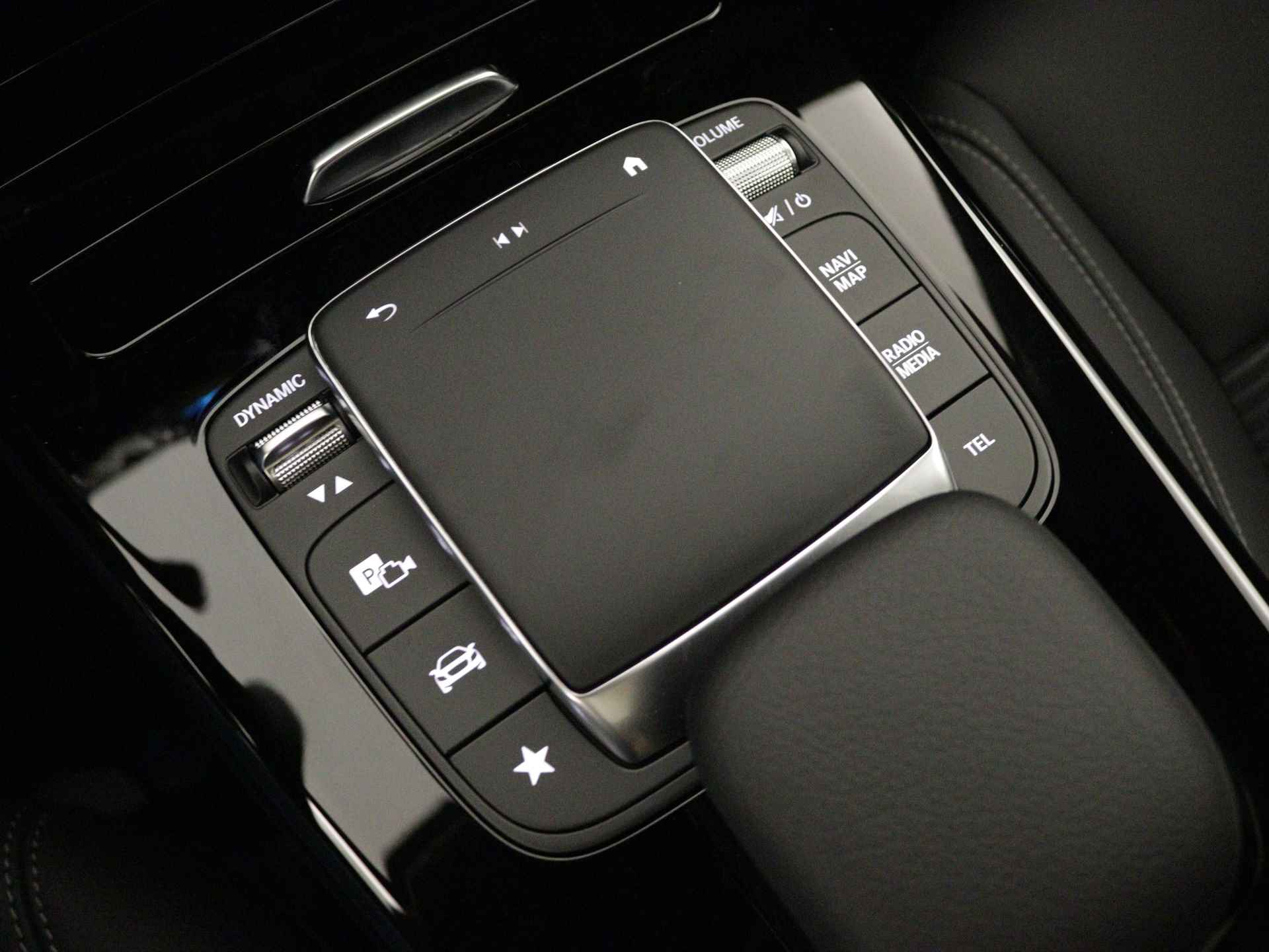 Mercedes-Benz CLA-Klasse Shooting Brake 250 e Luxury Line | Panorama / schuifdak | Smartphone-integratie | Premium pakket | Nightpakket | Parkeerpakket met achteruitrijcamera | Stoelverwarming vooraan | - 30/40