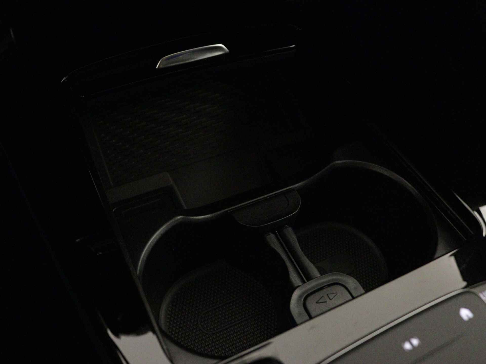 Mercedes-Benz CLA-Klasse Shooting Brake 250 e Luxury Line | Panorama / schuifdak | Smartphone-integratie | Premium pakket | Nightpakket | Parkeerpakket met achteruitrijcamera | Stoelverwarming vooraan | - 31/40