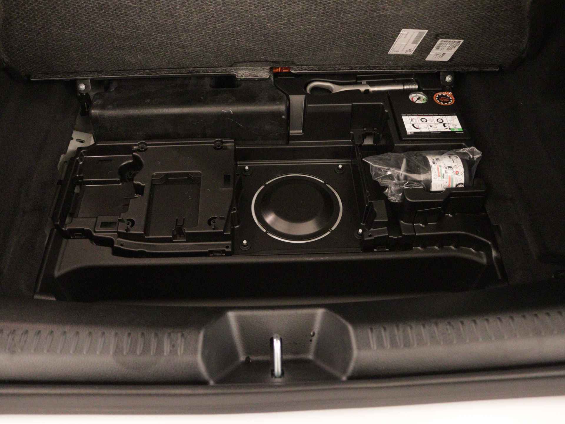 Mercedes-Benz CLA-Klasse Shooting Brake 250 e Luxury Line | Panorama / schuifdak | Smartphone-integratie | Premium pakket | Nightpakket | Parkeerpakket met achteruitrijcamera | Stoelverwarming vooraan | - 36/40