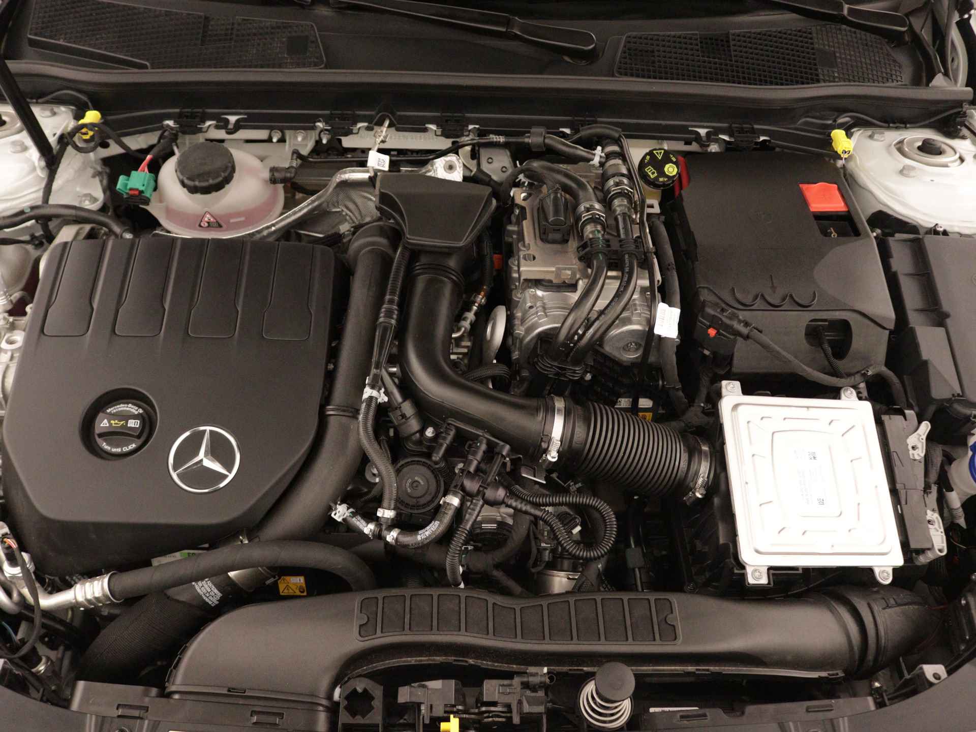 Mercedes-Benz CLA-Klasse Shooting Brake 250 e Luxury Line | Panorama / schuifdak | Smartphone-integratie | Premium pakket | Nightpakket | Parkeerpakket met achteruitrijcamera | Stoelverwarming vooraan | - 37/40