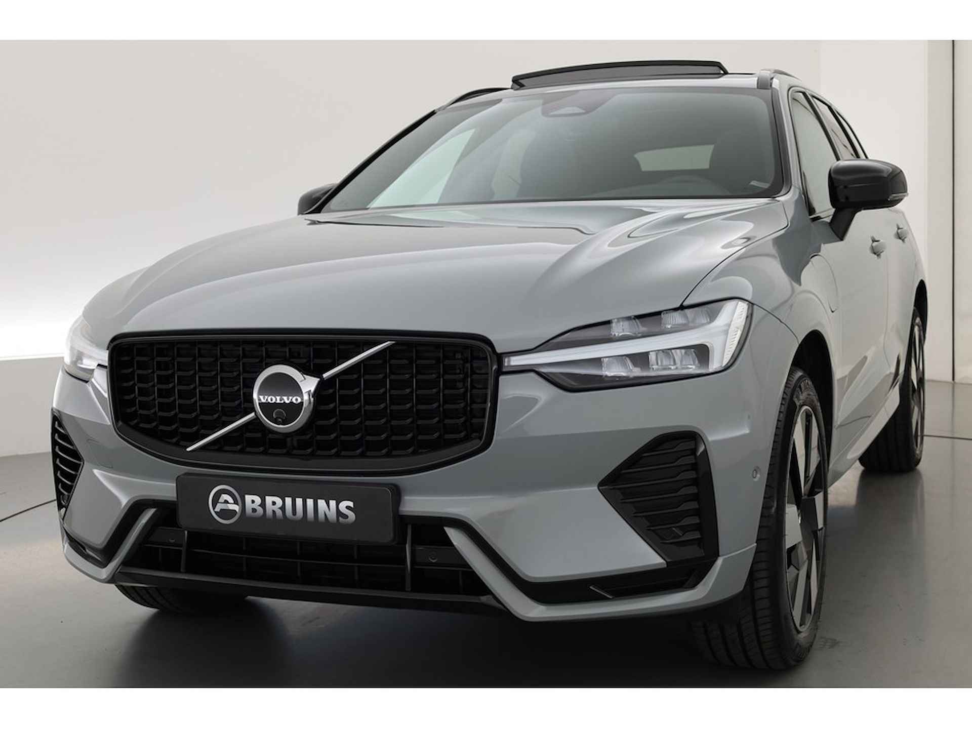 Volvo XC60 2.0 455PK T8 Recharge Plus Dark, ACC, Pano-dak, H&K Audio - 2/33