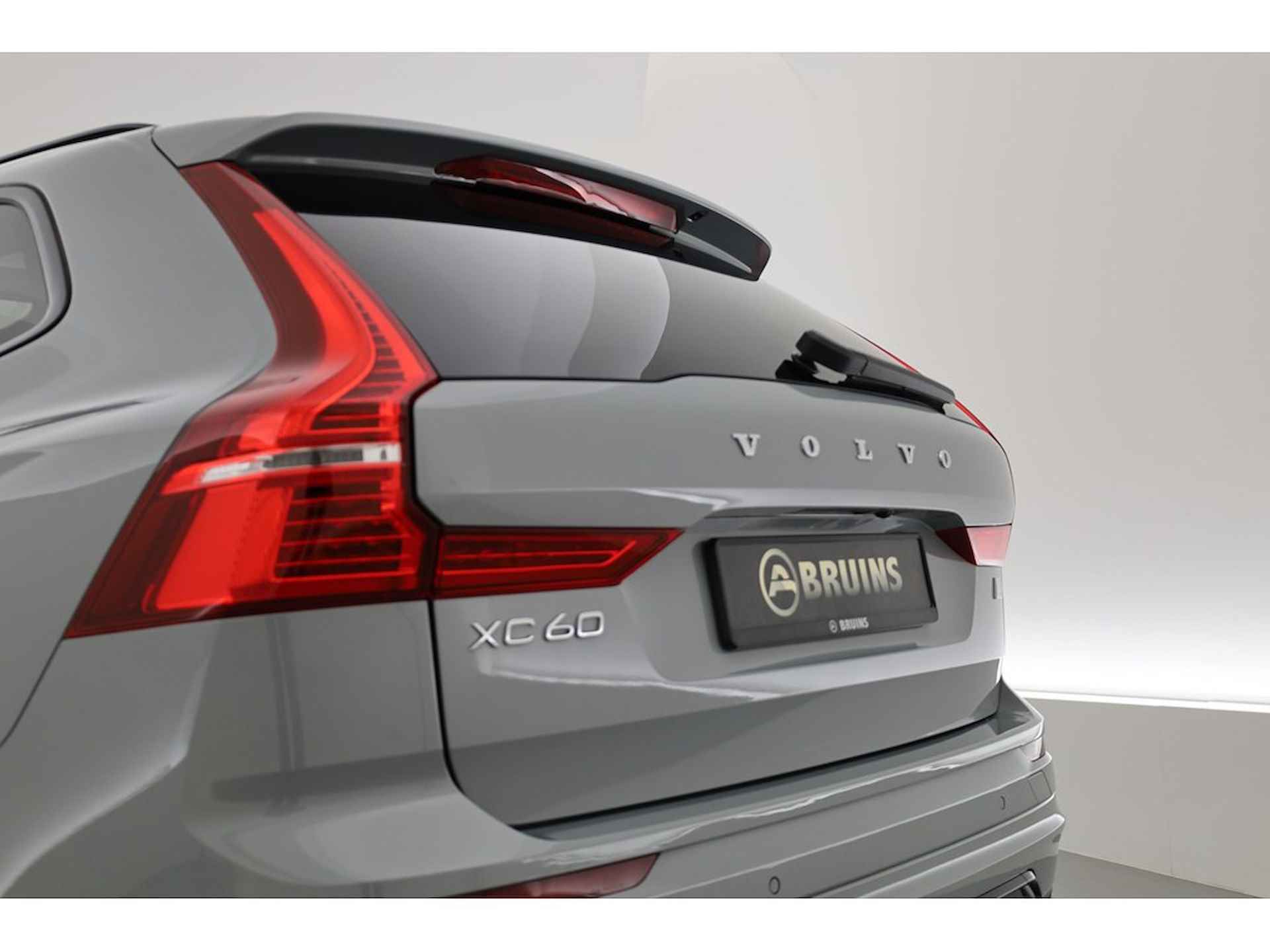 Volvo XC60 2.0 455PK T8 Recharge Plus Dark, ACC, Pano-dak, H&K Audio - 6/33