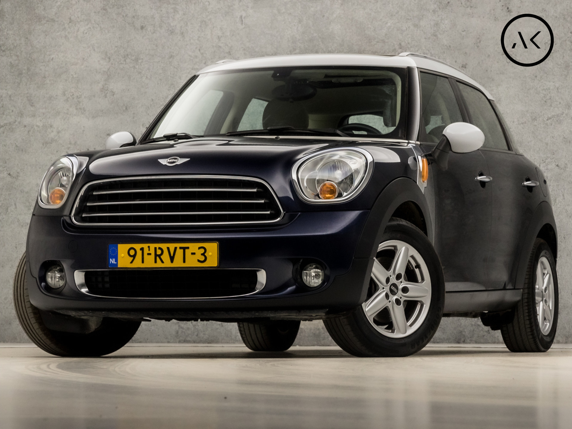 MINI Countryman 1.6 Cooper Luxury (PANORAMADAK, CLIMATE, STOELVERWARMING, CRUISE, LEDEREN SPORTSTOELEN, ARMSTEUN, PARKEERSENSOREN, NIEUWE APK, LM VELGEN, NIEUWSTAAT)