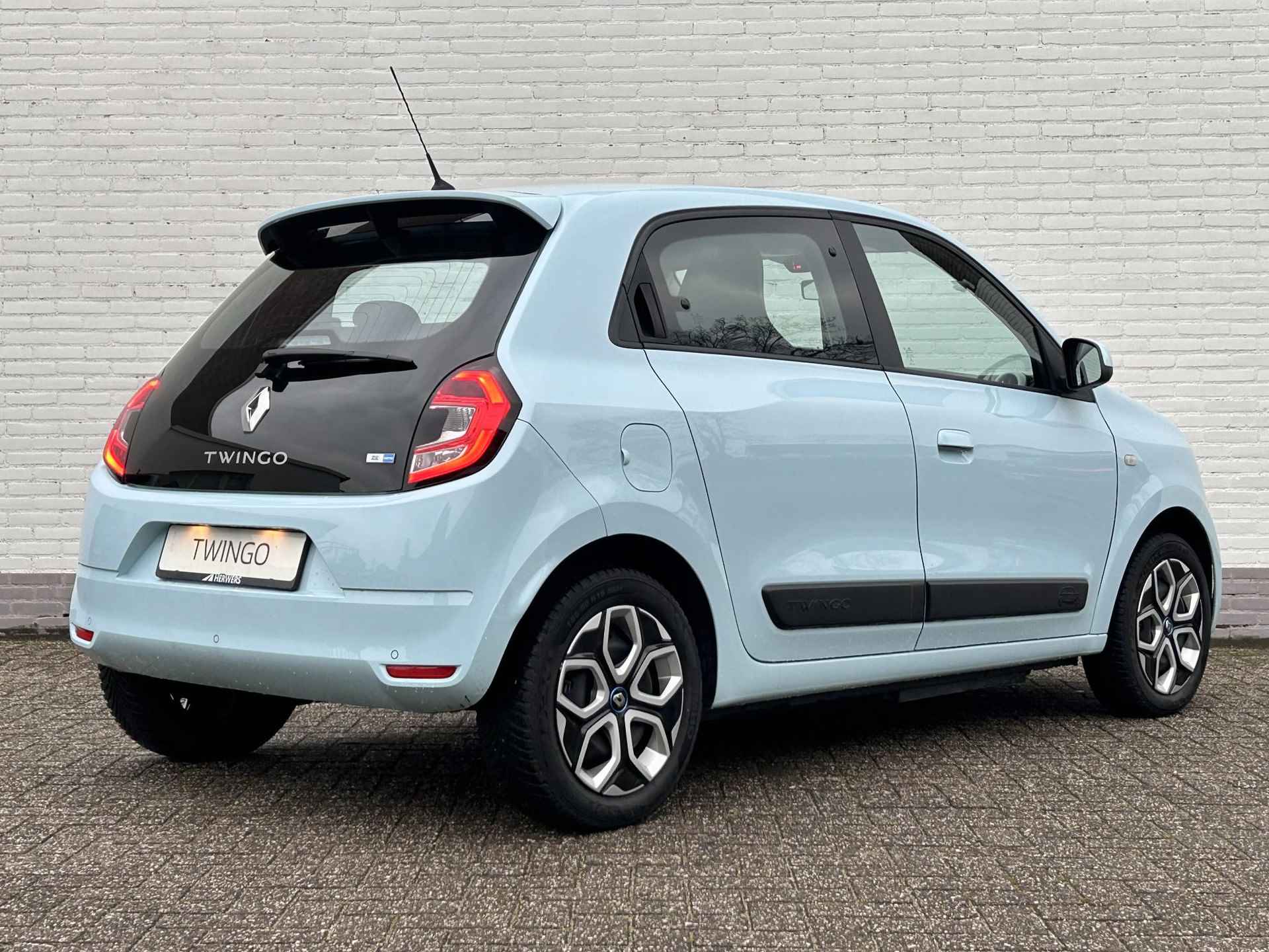 Renault Twingo Z.E. R80 E-Tech Equilibre 22 kWh Automaat / Koop accu / Dealer onderhouden / 3 fase laden / Stoelverwarming / Navigatie via Apple Carplay Android / - 3/33