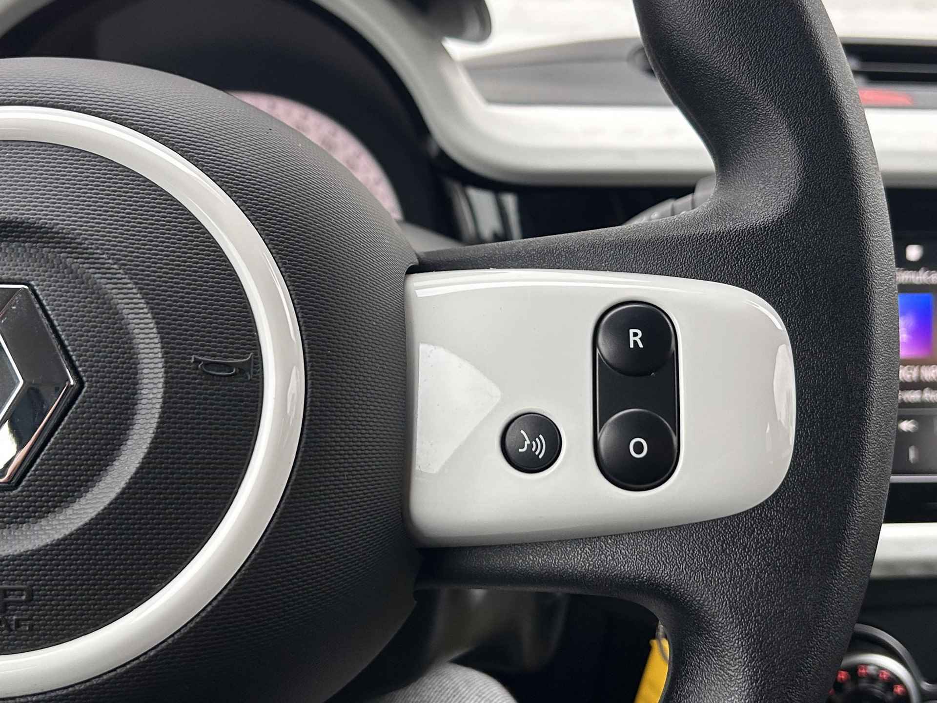 Renault Twingo Z.E. R80 E-Tech Equilibre 22 kWh Automaat / Koop accu / Dealer onderhouden / 3 fase laden / Stoelverwarming / Navigatie via Apple Carplay Android / - 19/33