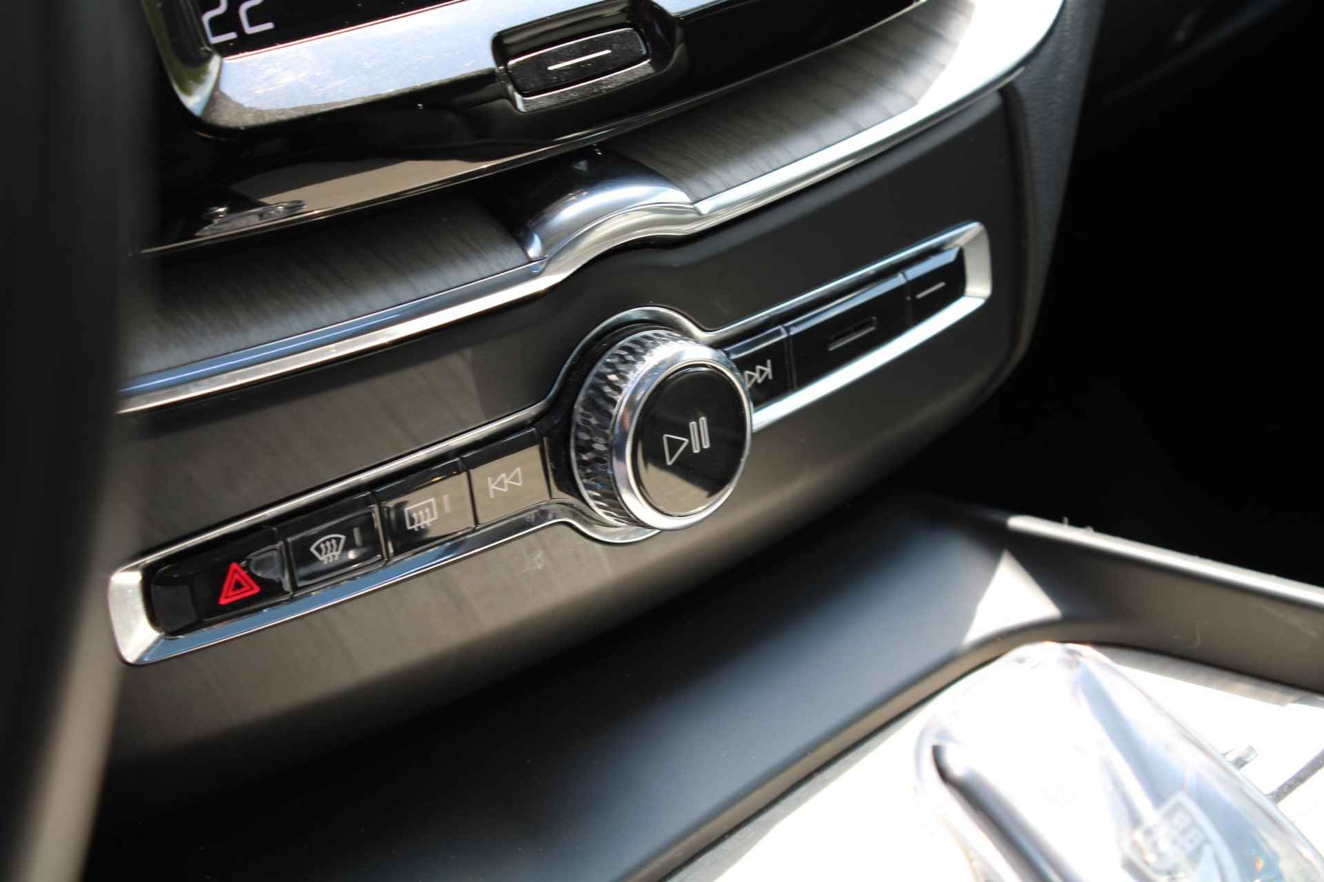 Volvo XC60 2.0 T8 Twin Engine AWD Inscription Panorama dak, 360 graden camera, Trekhaak, Head up Display, - 18/36