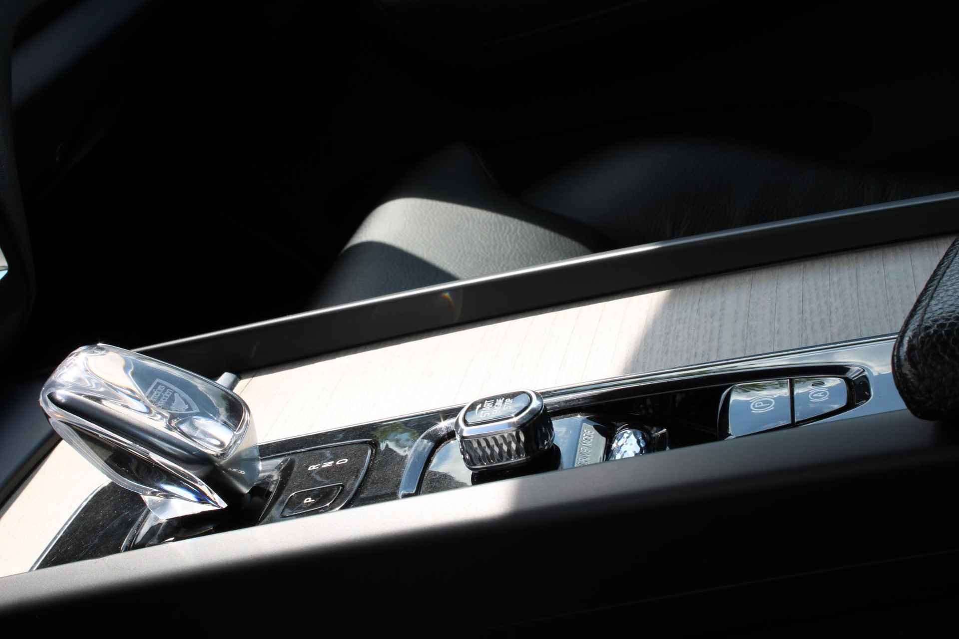 Volvo XC60 2.0 T8 Twin Engine AWD Inscription Panorama dak, 360 graden camera, Trekhaak, Head up Display, - 20/36