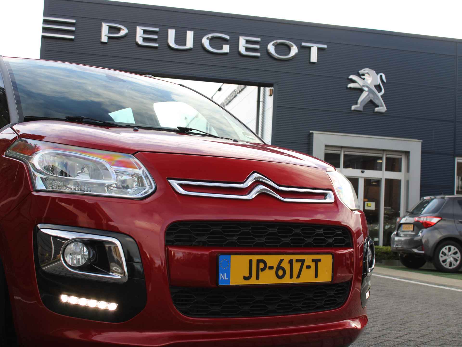 Citroën C3 Picasso 1.2 PureTech 110PK Exclusive Navigatie, Achteruitrijcamera, Climate Control, Bluetooth - 4/30