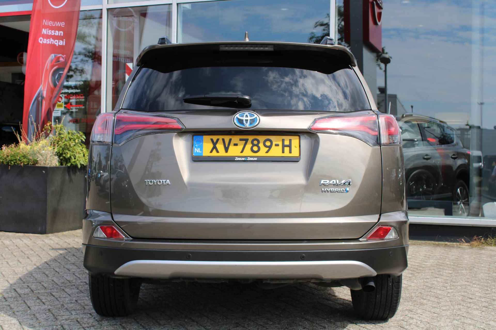 Toyota RAV4 2.5 Hybrid Energy | Bi-led verlichting | Navigatie | Parkeersensoren voor en achter | Achteruitrijcamera | Lichtmetalen wielen | Cruise controle | Stoelverwarming | Climate controle | Dakrailing | Mistlampen voor | - 5/43