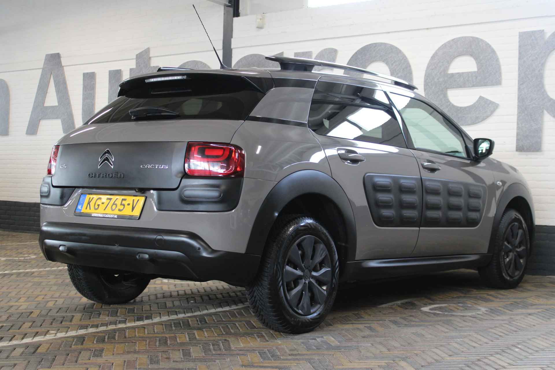 Citroën C4 Cactus 1.2 PureTech Shine | Incl. 12 maanden garantie | Navigatie | Cruise control | Climate control | DAB radio | Regensensor | 1e eigenaar | Parkeersensoren + Achteruitrijcamera | - 4/43