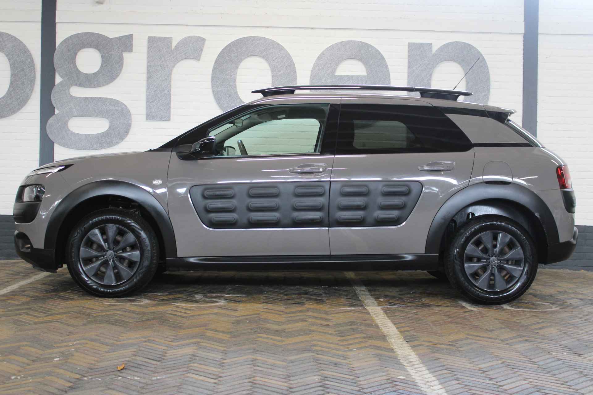 Citroën C4 Cactus 1.2 PureTech Shine | Incl. 12 maanden garantie | Navigatie | Cruise control | Climate control | DAB radio | Regensensor | 1e eigenaar | Parkeersensoren + Achteruitrijcamera | - 12/43