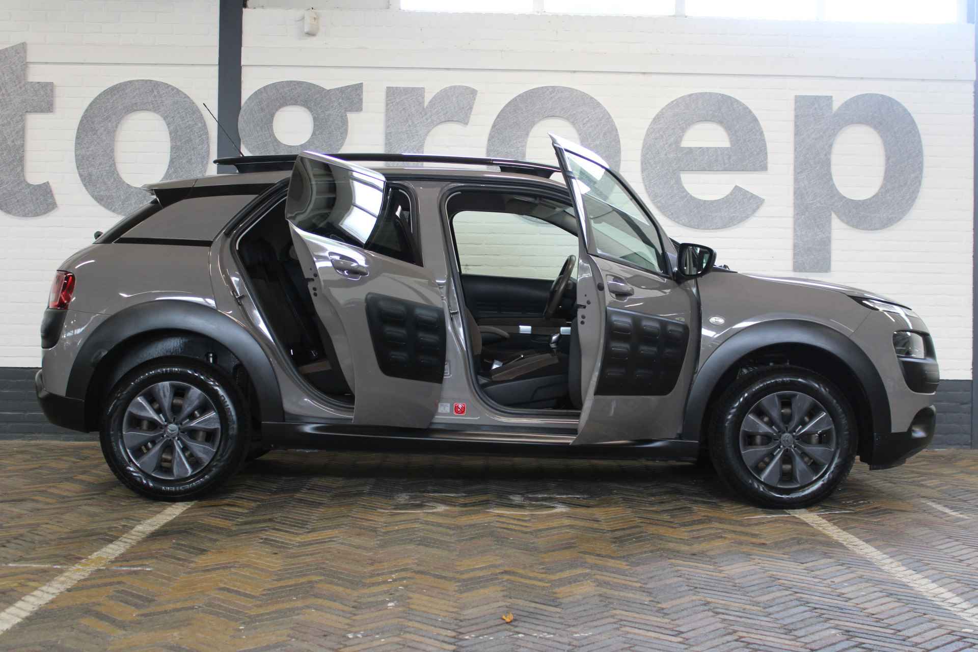 Citroën C4 Cactus 1.2 PureTech Shine | Incl. 12 maanden garantie | Navigatie | Cruise control | Climate control | DAB radio | Regensensor | 1e eigenaar | Parkeersensoren + Achteruitrijcamera | - 20/43