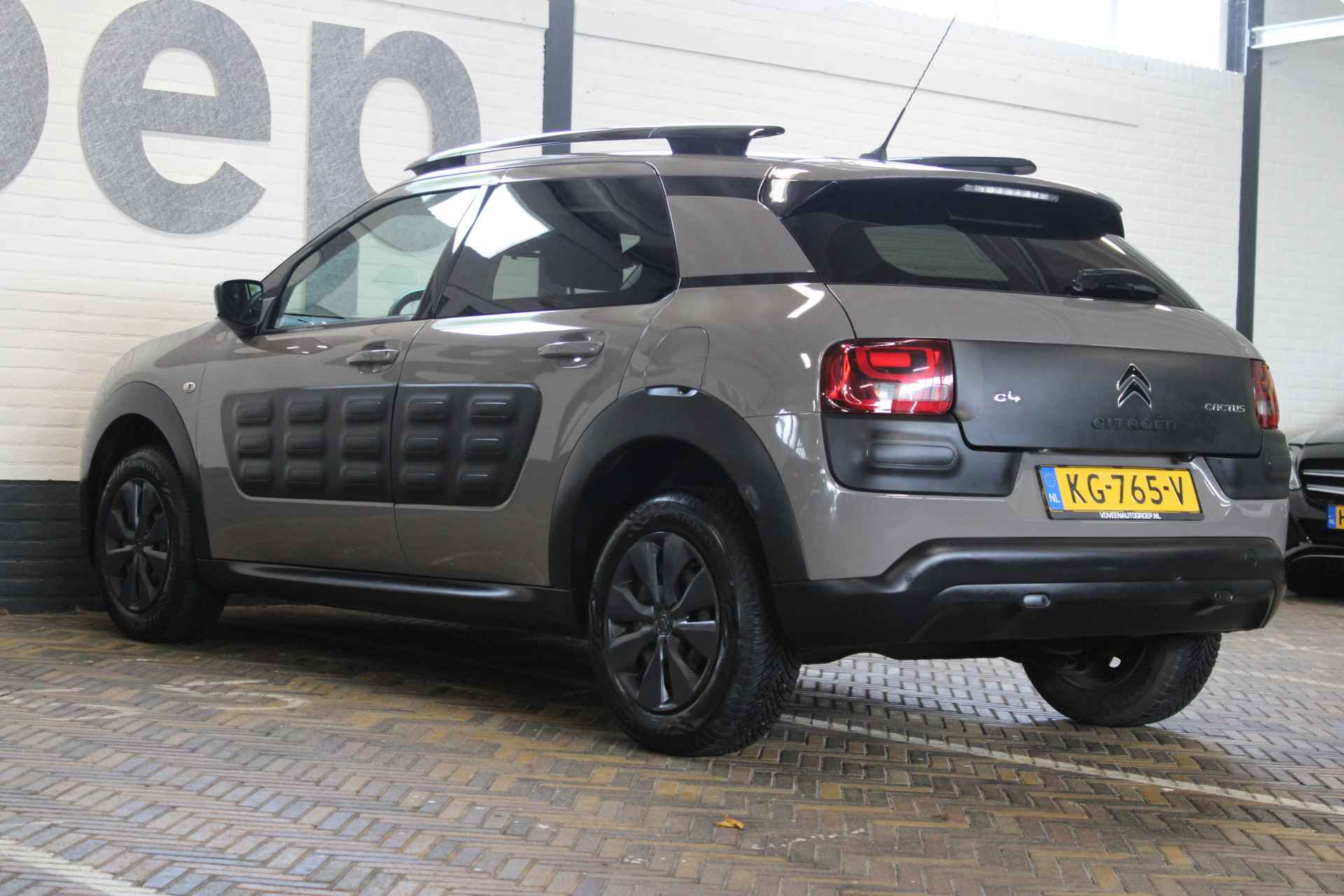 Citroën C4 Cactus 1.2 PureTech Shine | Incl. 12 maanden garantie | Navigatie | Cruise control | Climate control | DAB radio | Regensensor | 1e eigenaar | Parkeersensoren + Achteruitrijcamera | - 24/43