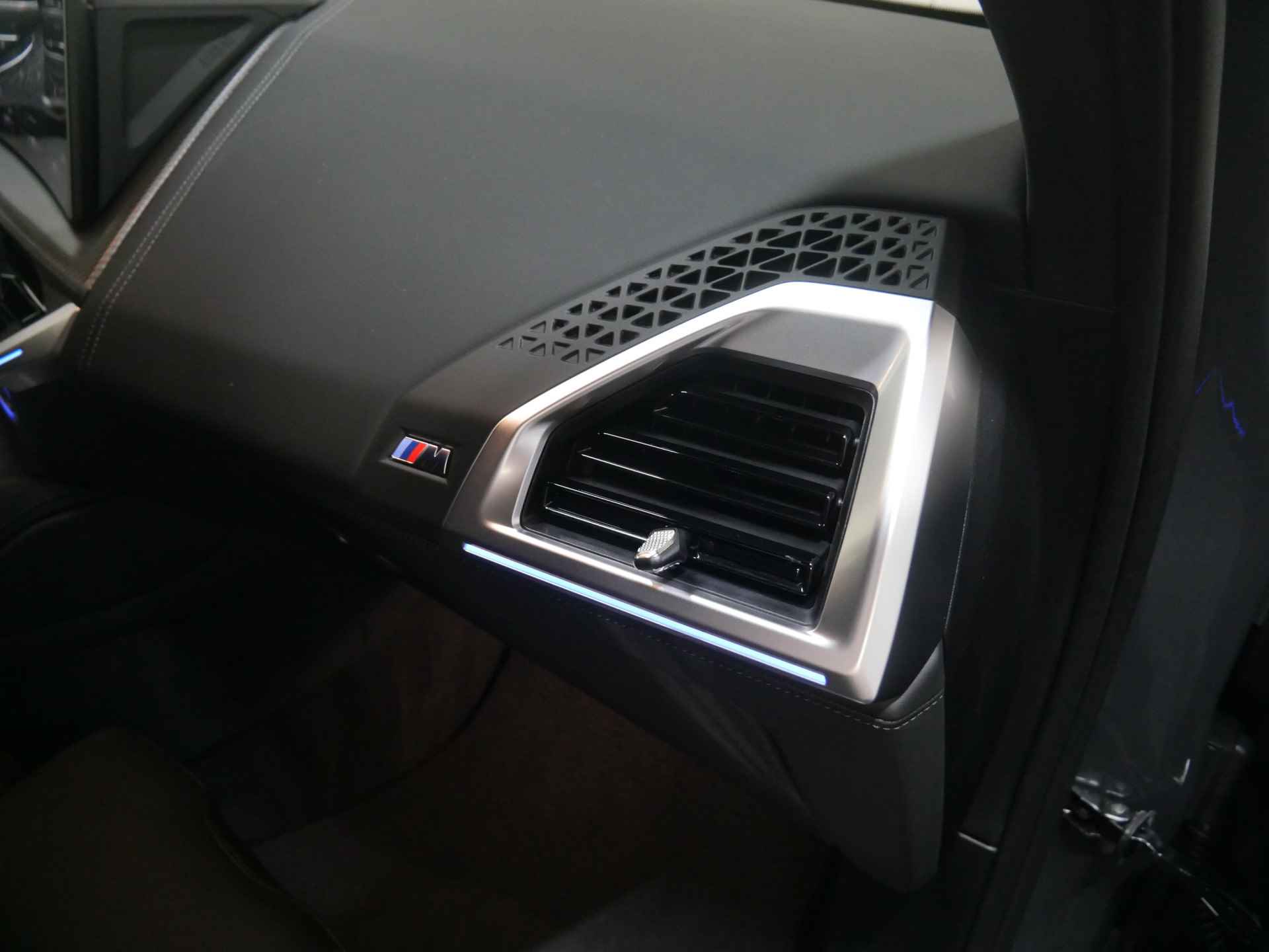 BMW XM PHEV 50e High Executive Automaat / Trekhaak / Bowers & Wilkins / AC Schnitzer velgen / Adaptief M Onderstel Professional / Stoelventilatie / Parking Assistant Plus / Soft-Close - 46/49