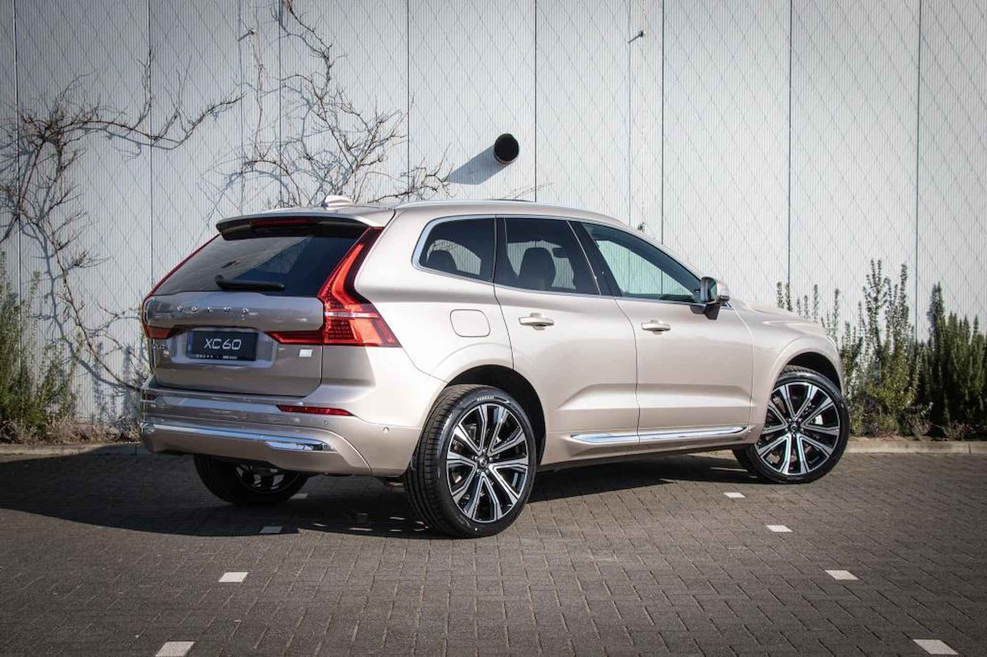 Volvo XC60 Recharge T6 Ultimate Bright | Luchtvering | Adaptive cruise control | Bowers & Wilkins audio | | Head-up display | 360 Camera | Leder | Stoelmassage - 4/24