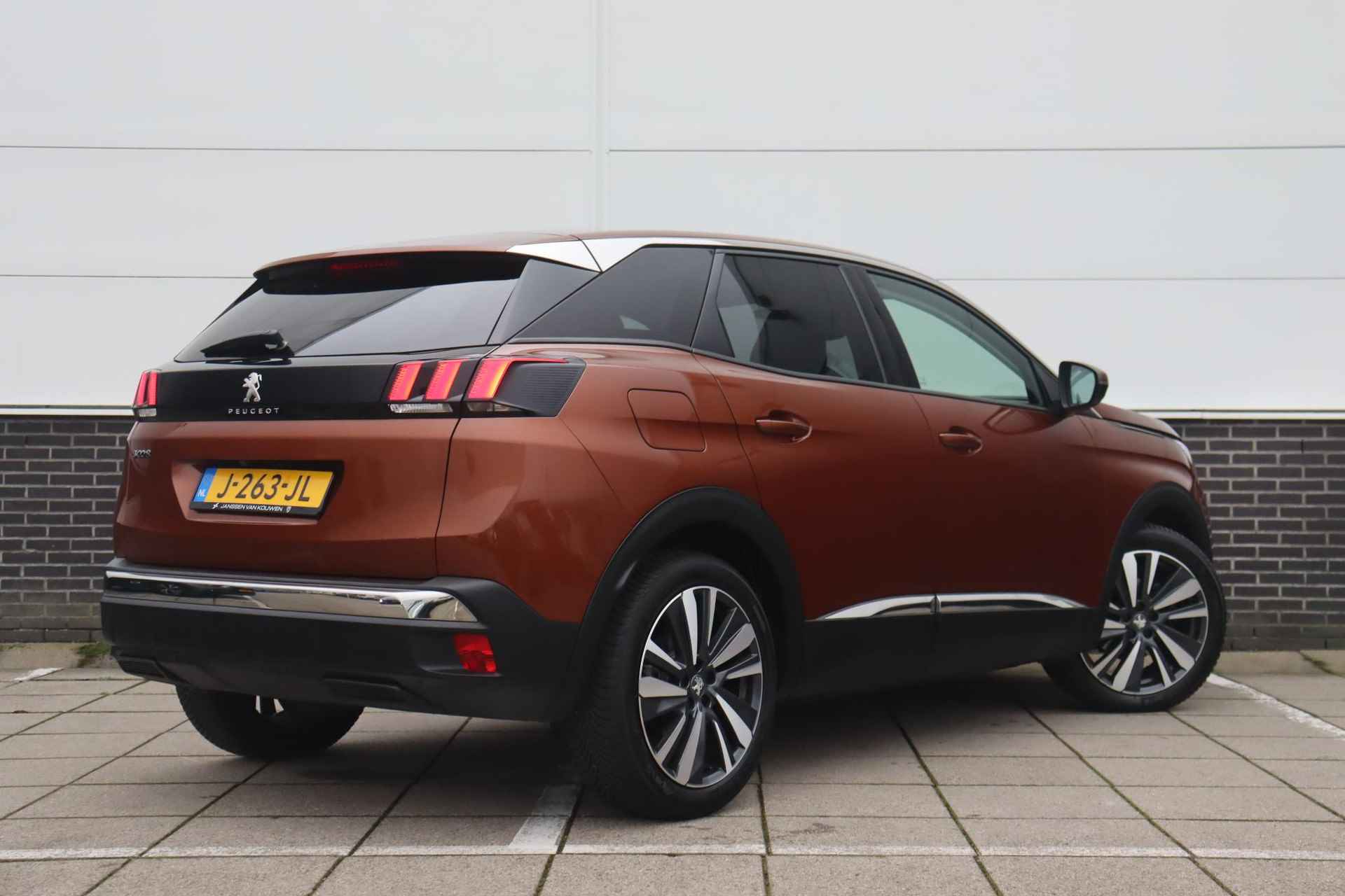 Peugeot 3008 1.2 PureTech Allure * Camera * Navi * Apple Carplay * - 4/43