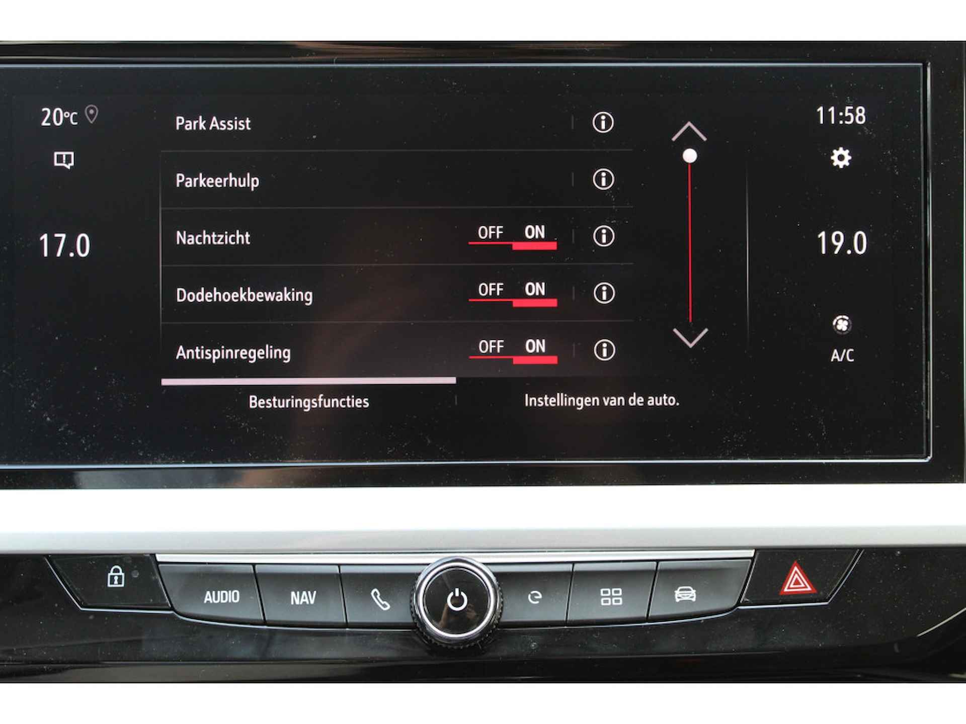 Opel Grandland 1.6 T. 300 pk Hybrid 4x4 GSe "Special Edition" Alcantara / Navigatie 10" / LED Matrix / Camera / 19"LMV / Zwart dak / AGR / Cruise Control / Park Pilot '' vraag een vrijblijvende offerte aan '' - 32/40