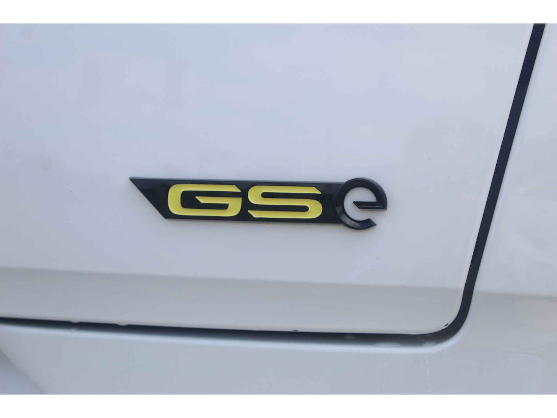 Opel Grandland 1.6 T. 300 pk Hybrid 4x4 GSe "Special Edition" Alcantara / Navigatie 10" / LED Matrix / Camera / 19"LMV / Zwart dak / AGR / Cruise Control / Park Pilot '' vraag een vrijblijvende offerte aan '' - 37/40