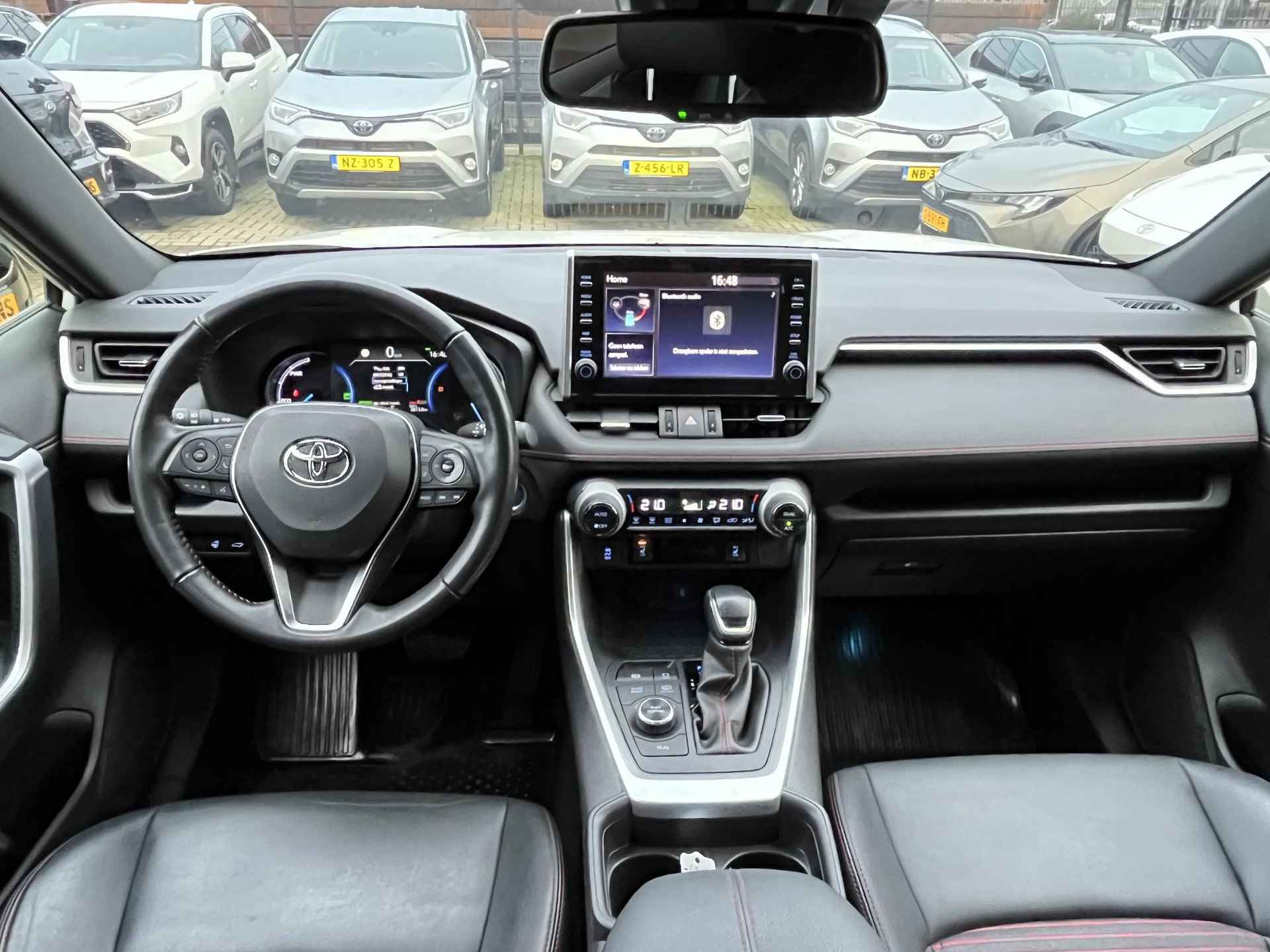 Toyota RAV4 2.5 Plug-in Hybrid AWD Business Plus Trekhaak | 1500kg trekgewicht | Leder | Apple Carplay/Android Auto | Stoel/Stuurverwarming | Adaptive cruise control | Buitenspiegels elektr. Inklapbaar | - 2/42