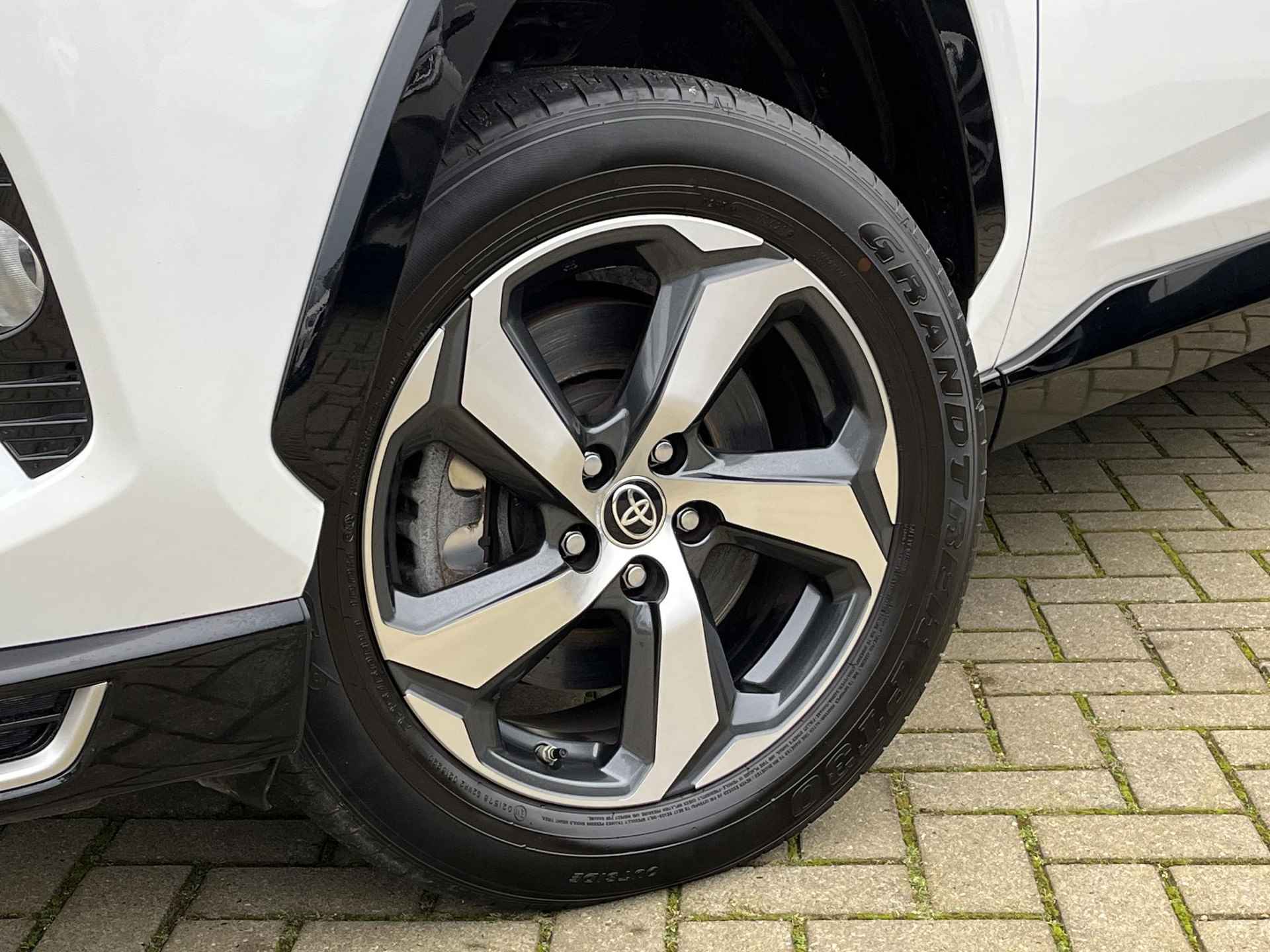 Toyota RAV4 2.5 Plug-in Hybrid AWD Business Plus Trekhaak | 1500kg trekgewicht | Leder | Apple Carplay/Android Auto | Stoel/Stuurverwarming | Adaptive cruise control | Buitenspiegels elektr. Inklapbaar | - 16/42