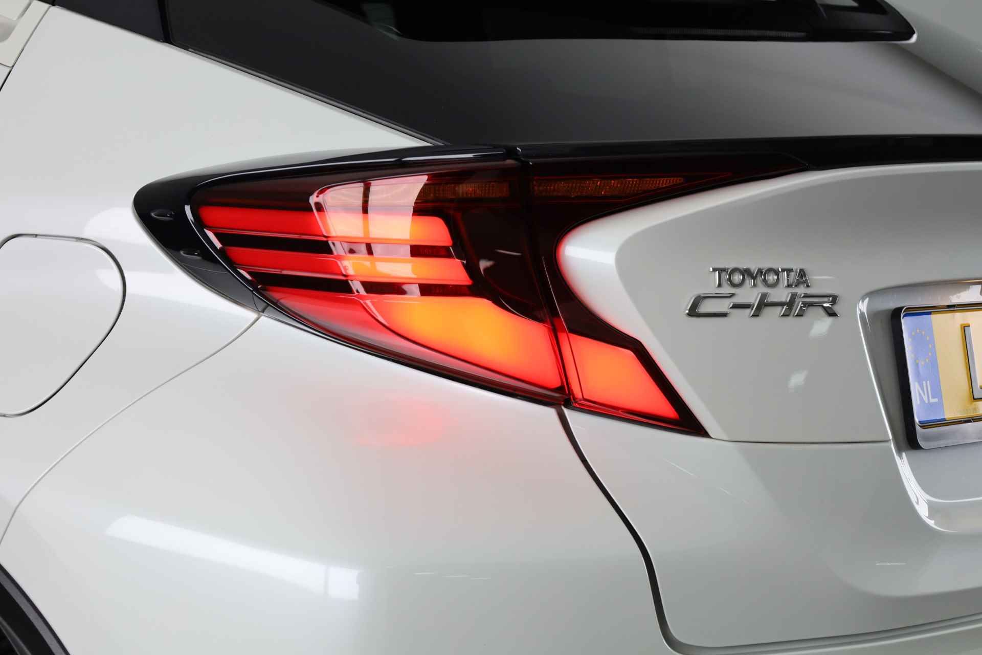 Toyota C-HR 2.0 184 PK Hybrid GR-Sport | JBL | Navigatie | Camera | Climate Control | Stoelverwarming | LM velgen | Cruise Control Adaptief | Parkeersensoren | - 48/51