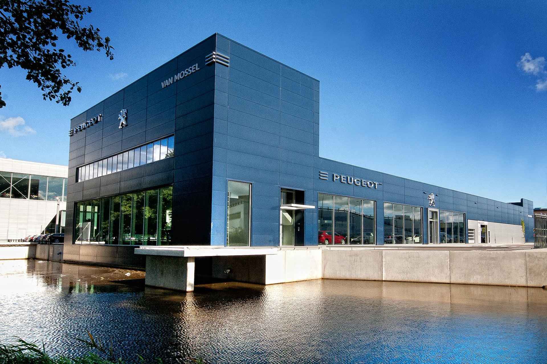 Peugeot e-2008 Allure | Profiteer van €2.950 subsidie* | CCS Snellaad Functie | Automaat | 11KW Boordlader | Navigatie | Parkeerhulp - 34/36