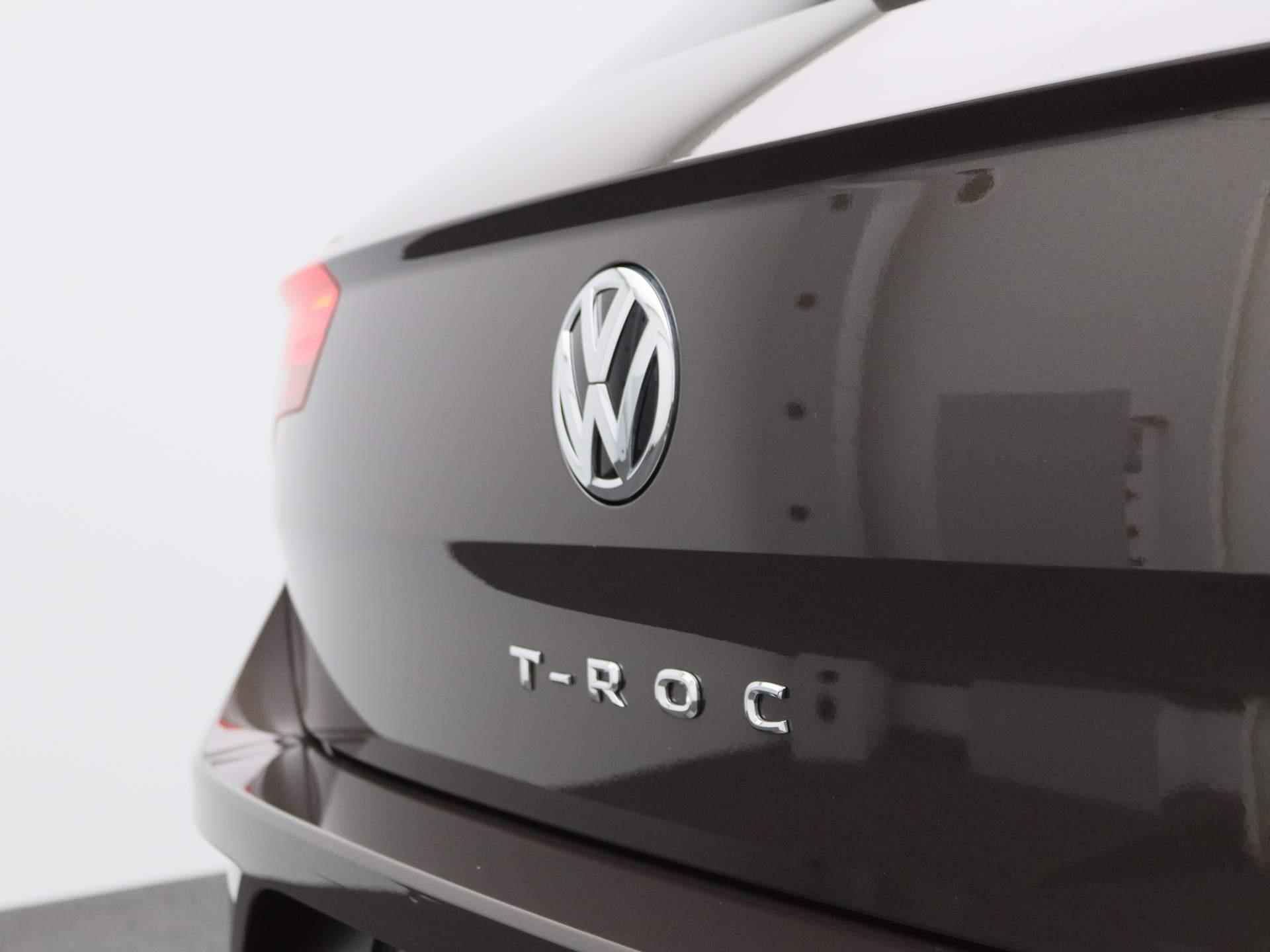 Volkswagen T-Roc 1.5 TSI Style 150 PK | Automaat | Afbeembare Trekhaak | Navigatie | Adaptive Cruise Control | Stoelverwarming | LED | Keyless | Dodehoeksensoren | Lichtmetalen velgen | Privacy glass | Elektrische achterklep | - 34/40