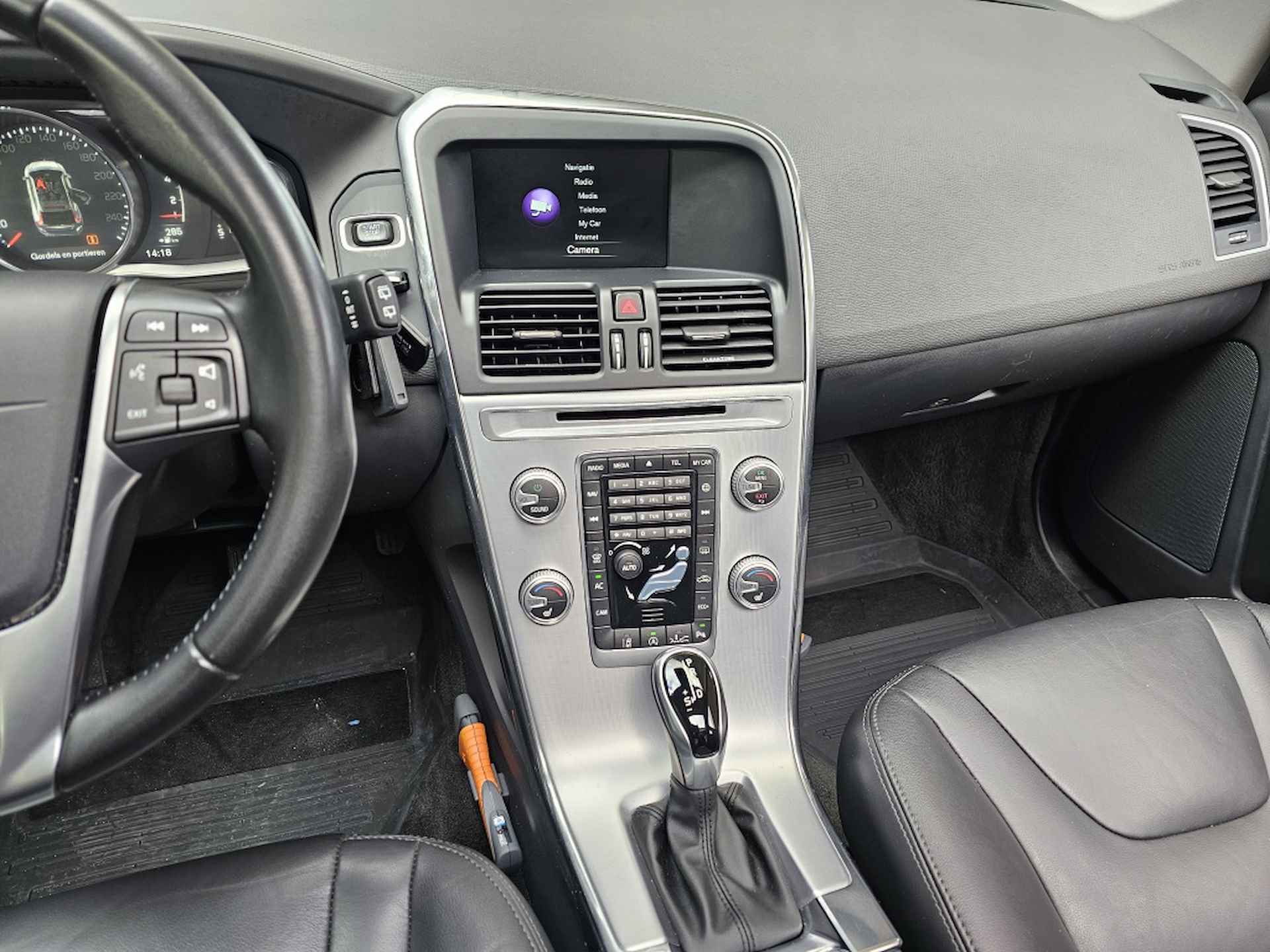 Volvo XC60 2.0 T5 FWD R-Design | Geen Import | Trekhaak | Panorama dak - 18/26