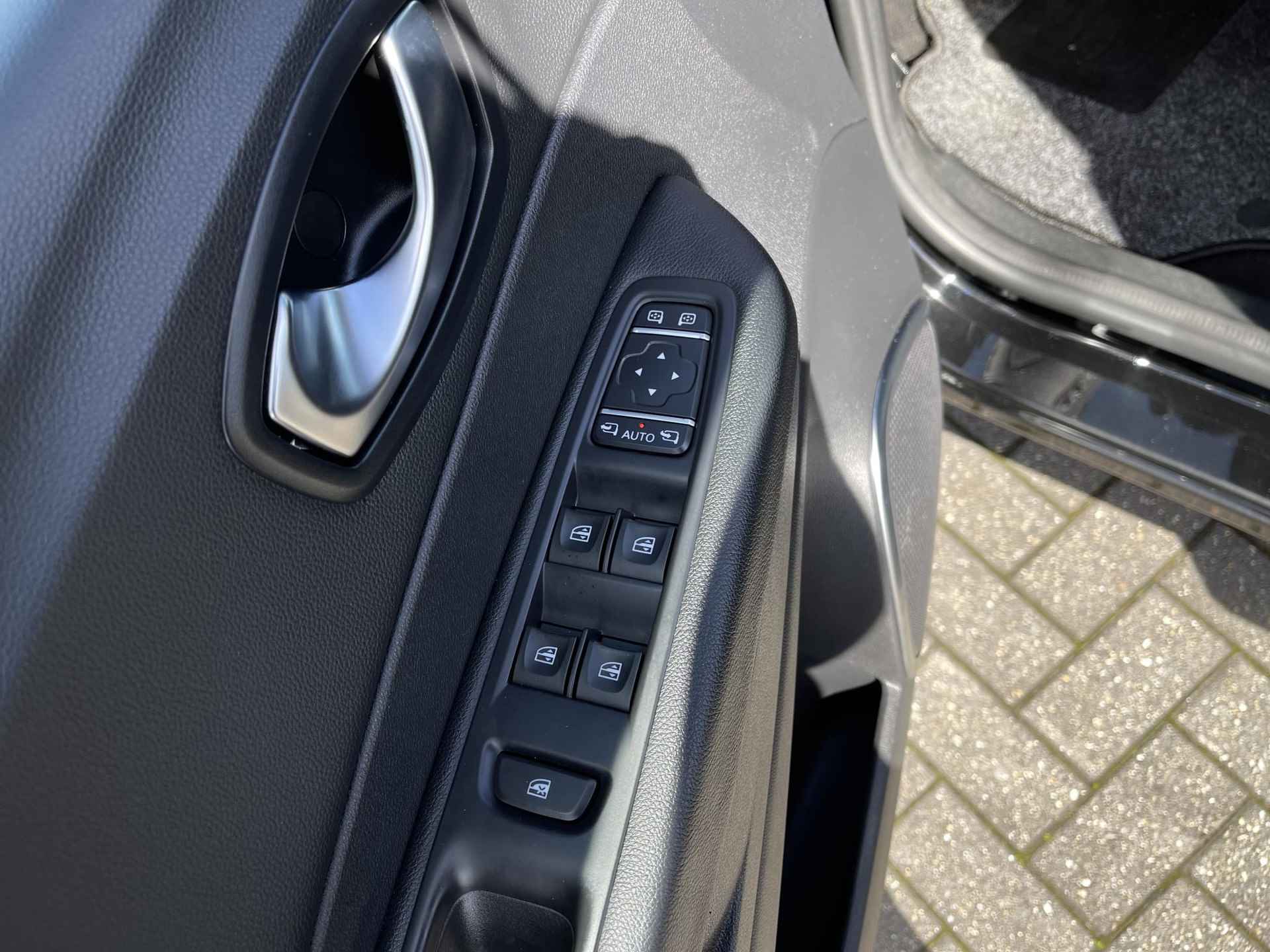 Renault Captur 0.9 TCe Intens | Navigatie | Camera | Apple Carplay/Android Auto | Keyless Entry | Park. Sensoren | Cruise & Climate Control | Rijklaarprijs! - 23/26