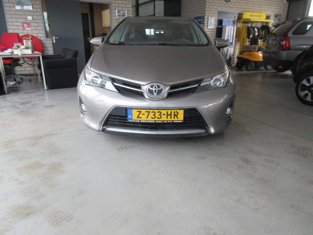 Toyota Auris 1.3 Aspiration,navi met camera, climate control,etc........ bij viaBOVAG.nl