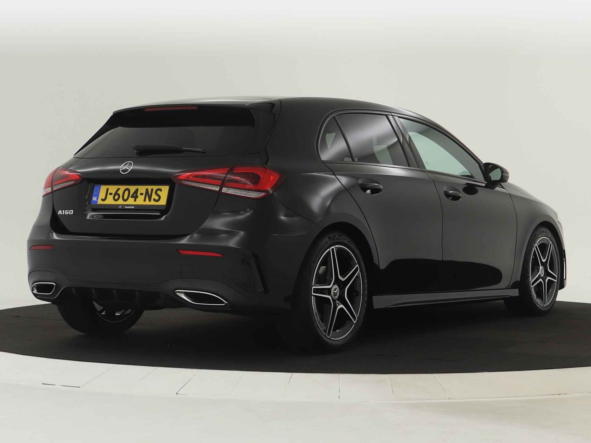 Mercedes-Benz A-Klasse 160 Business Solution AMG | AMG Styling | Night Pakket | Sfeerverlichting | Achteruitrijcamera | Inclusief 24 maanden MB Certified garantie voor Europa. - 3/43