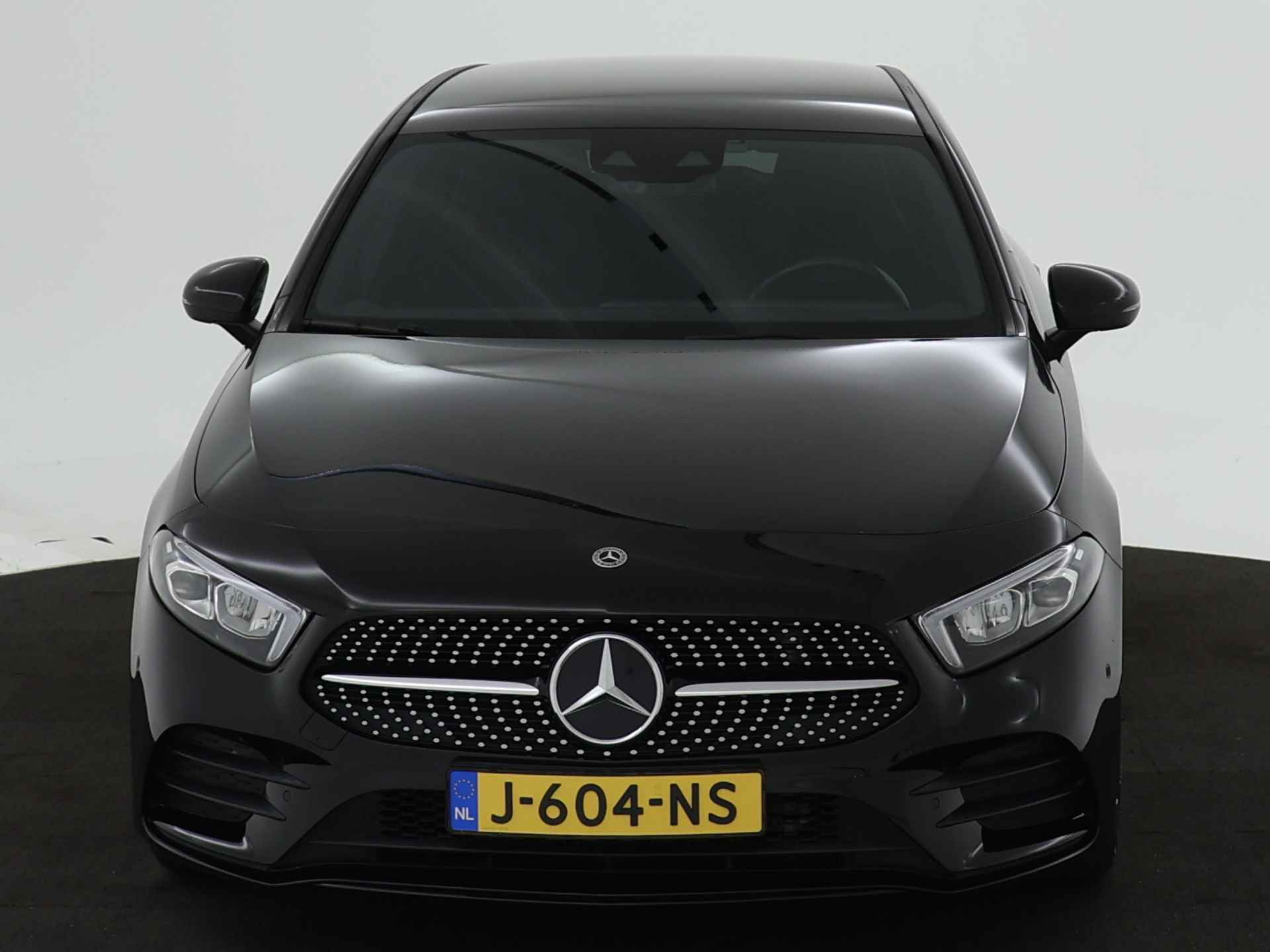 Mercedes-Benz A-Klasse 160 Business Solution AMG | AMG Styling | Night Pakket | Sfeerverlichting | Achteruitrijcamera | Inclusief 24 maanden MB Certified garantie voor Europa. - 27/43