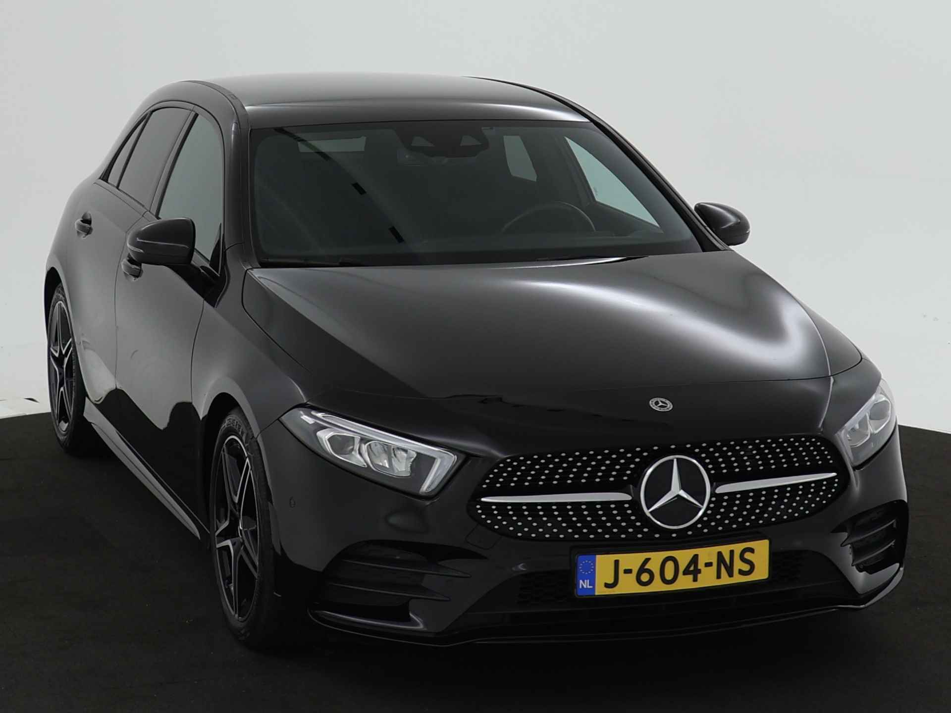 Mercedes-Benz A-Klasse 160 Business Solution AMG | AMG Styling | Night Pakket | Sfeerverlichting | Achteruitrijcamera | Inclusief 24 maanden MB Certified garantie voor Europa. - 28/43