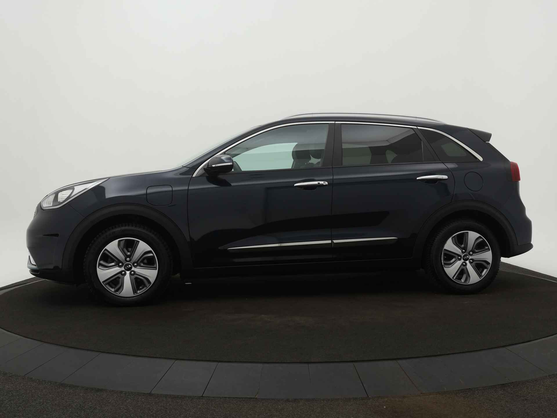 Kia Niro 1.6 GDi PHEV DynamicPlusLine - Lederen bekleding - Navigatie - Stoelverwarming - Climate Control - Fabrieksgarantie tot 11-2025 - 4/49