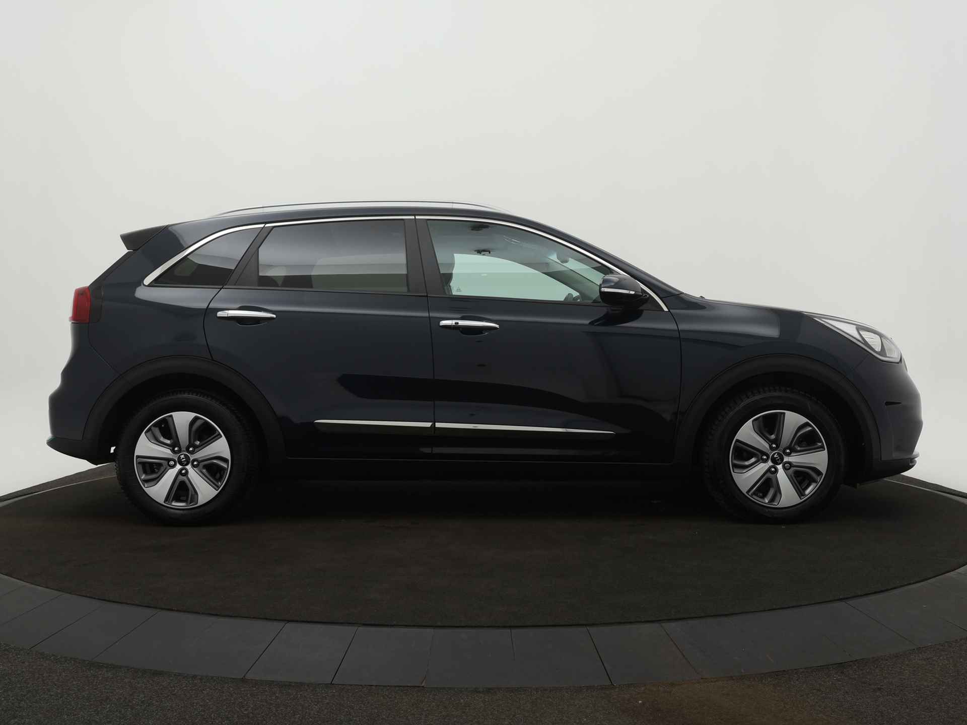 Kia Niro 1.6 GDi PHEV DynamicPlusLine - Lederen bekleding - Navigatie - Stoelverwarming - Climate Control - Fabrieksgarantie tot 11-2025 - 10/49