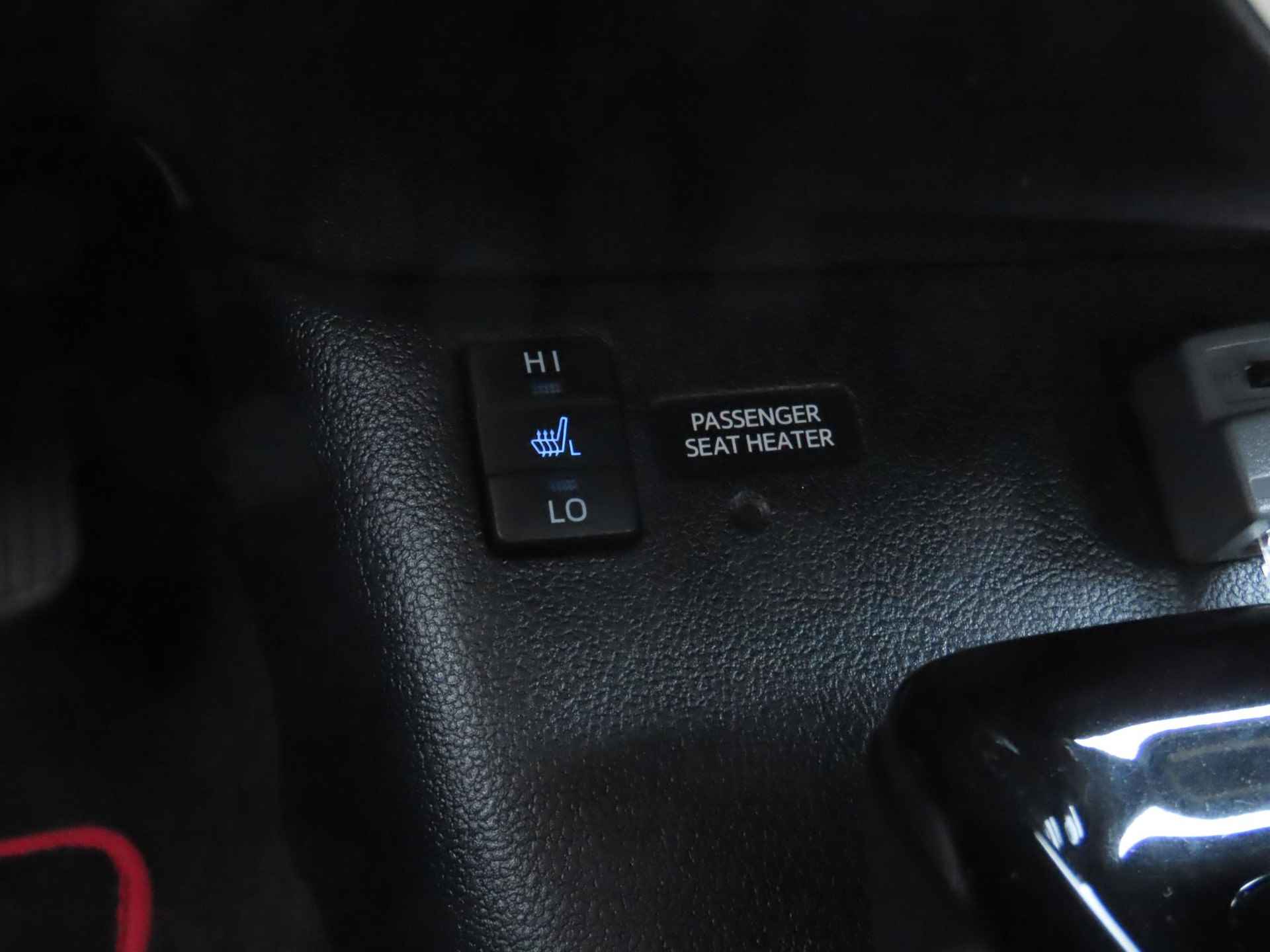 Toyota Prius 1.8 Plug-in Business Plus | JBL | Camera | Head-up | Navigatie | Leder | - 35/41