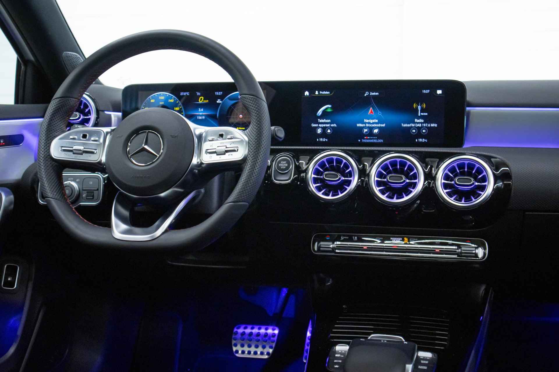 Mercedes-Benz A-klasse 250 e AMG Line | Night Pakket | Panoramadak | Sfeer | - 8/22