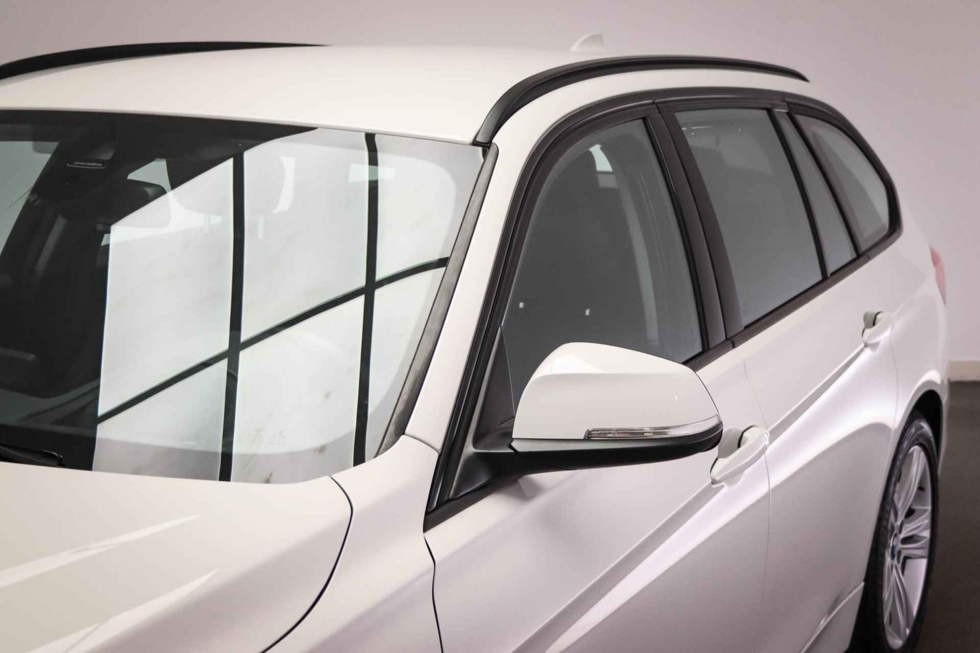 BMW 3-serie Touring 318i Sport | COMFORT / HIGH EXECUTIVE- PACK | ADAPTIVE LED | HEAD UP | LEDER | DAB | 17" | DEALER ONDERHOUDEN - 15/53