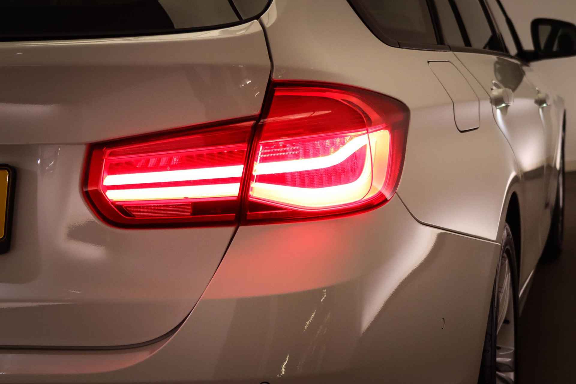 BMW 3-serie Touring 318i Sport | COMFORT / HIGH EXECUTIVE- PACK | ADAPTIVE LED | HEAD UP | LEDER | DAB | 17" | DEALER ONDERHOUDEN - 17/53